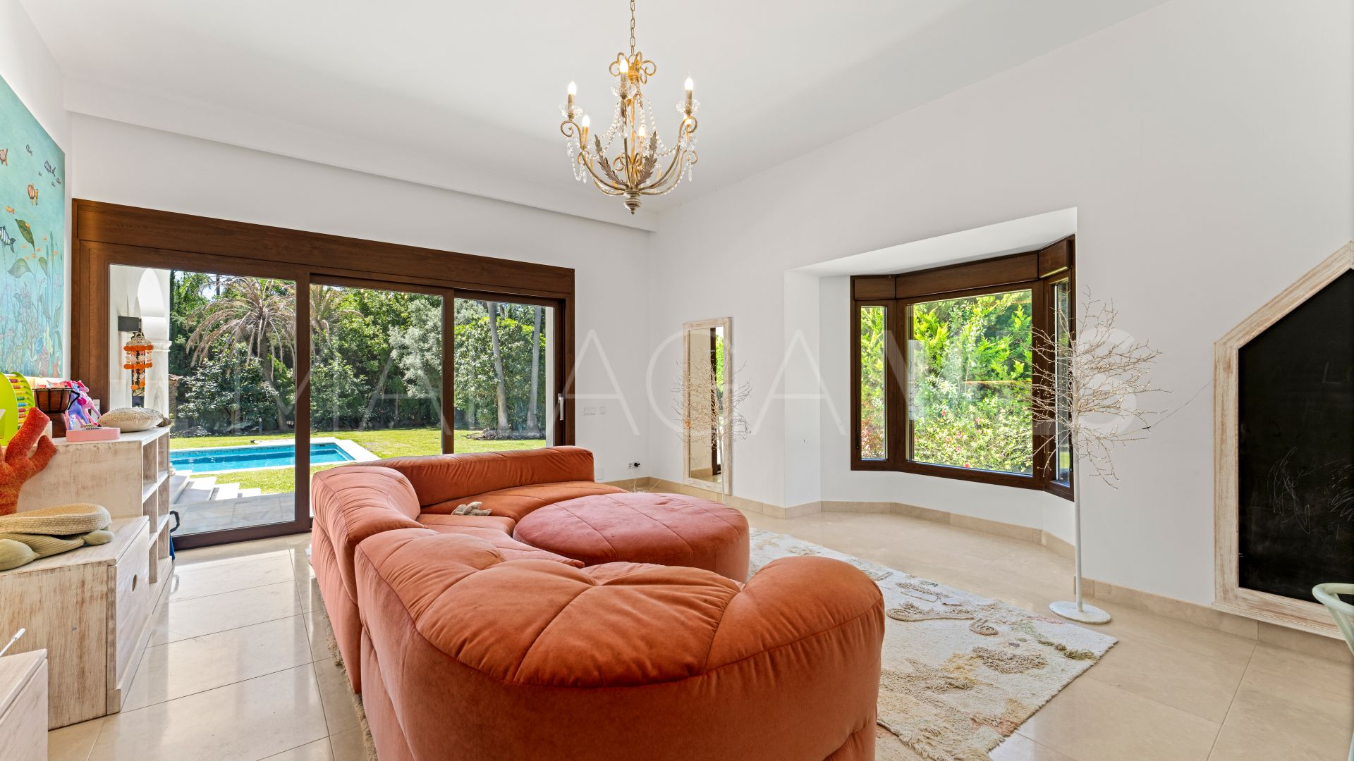 Villa for sale in Guadalmina Baja
