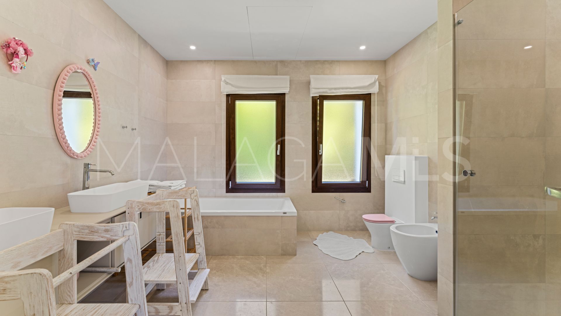 Villa for sale in Guadalmina Baja