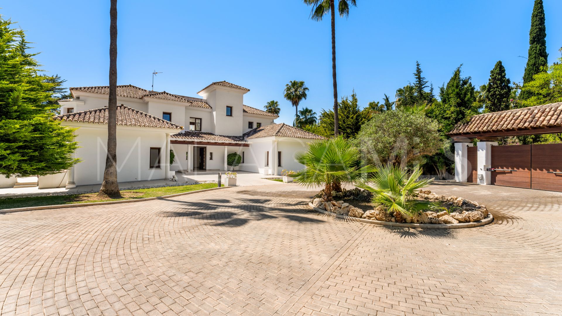 Villa for sale in Guadalmina Baja