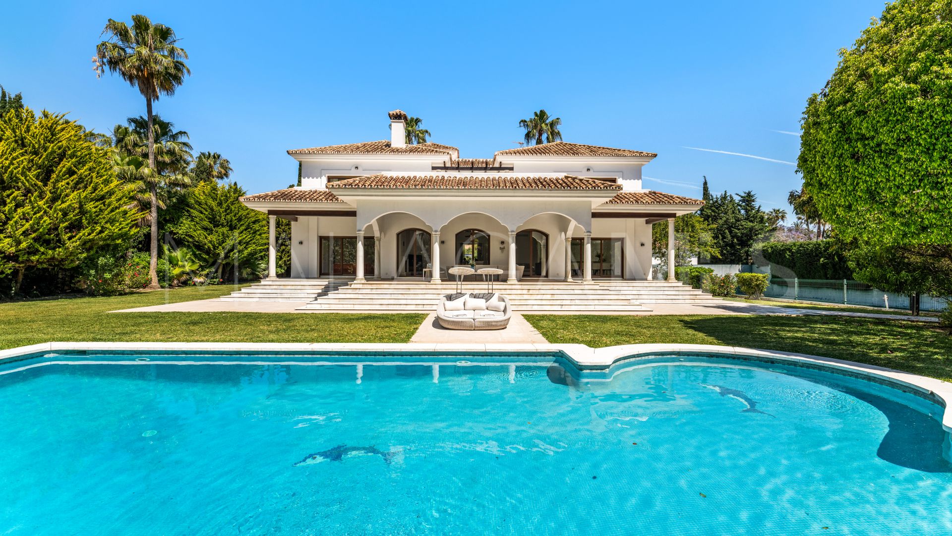 Villa for sale in Guadalmina Baja