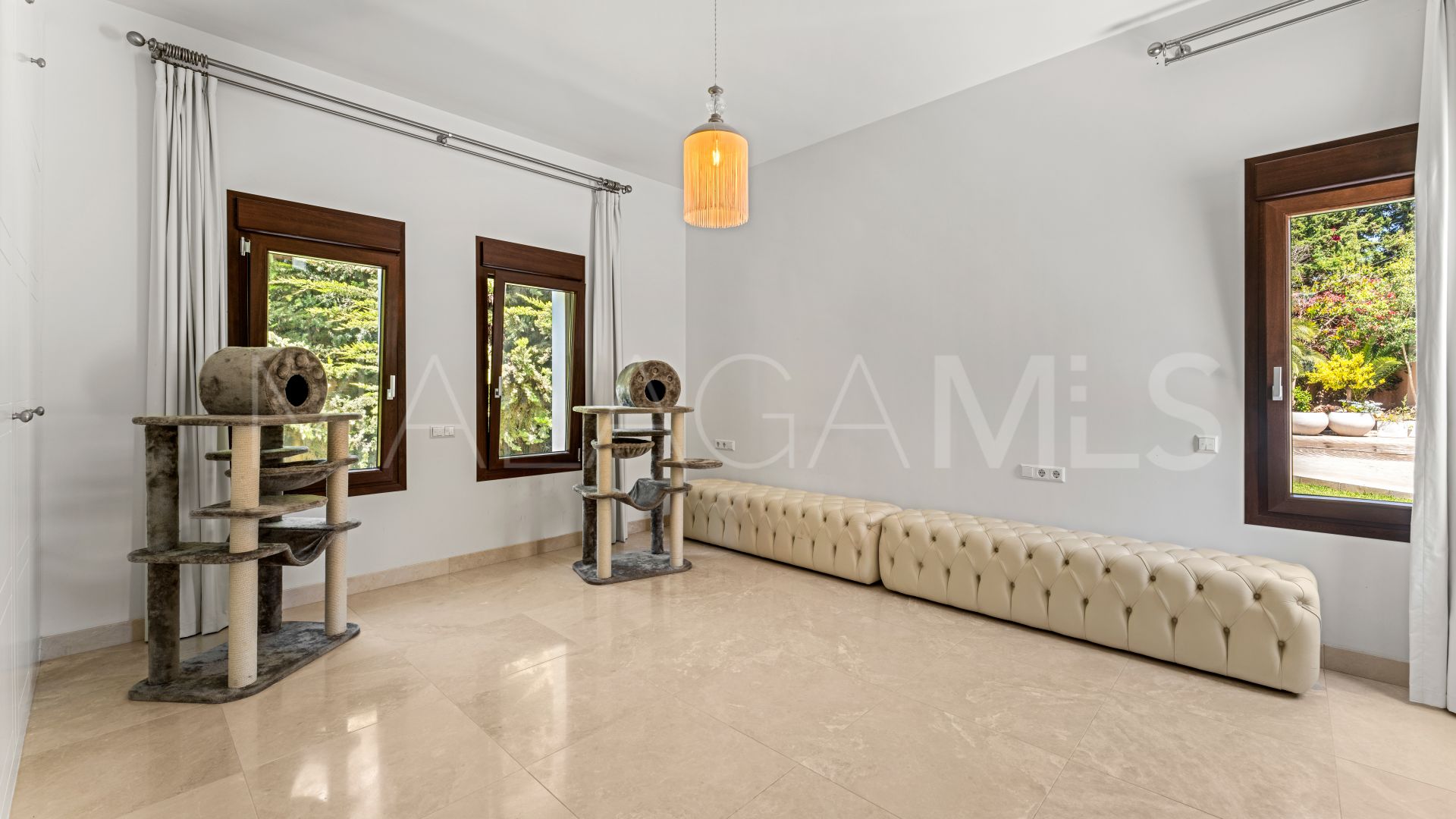Villa for sale in Guadalmina Baja