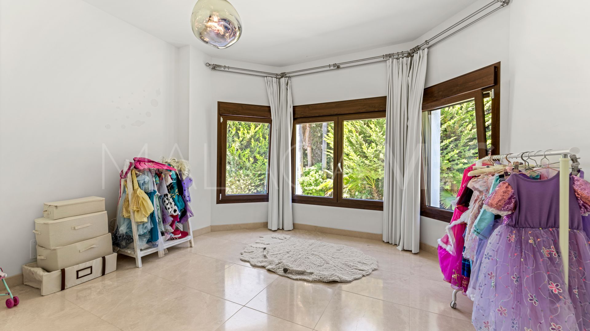 Villa for sale in Guadalmina Baja