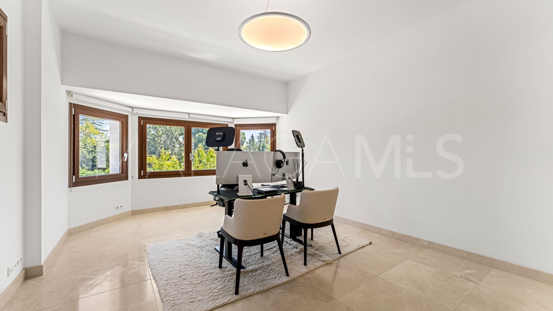 Villa for sale in Guadalmina Baja