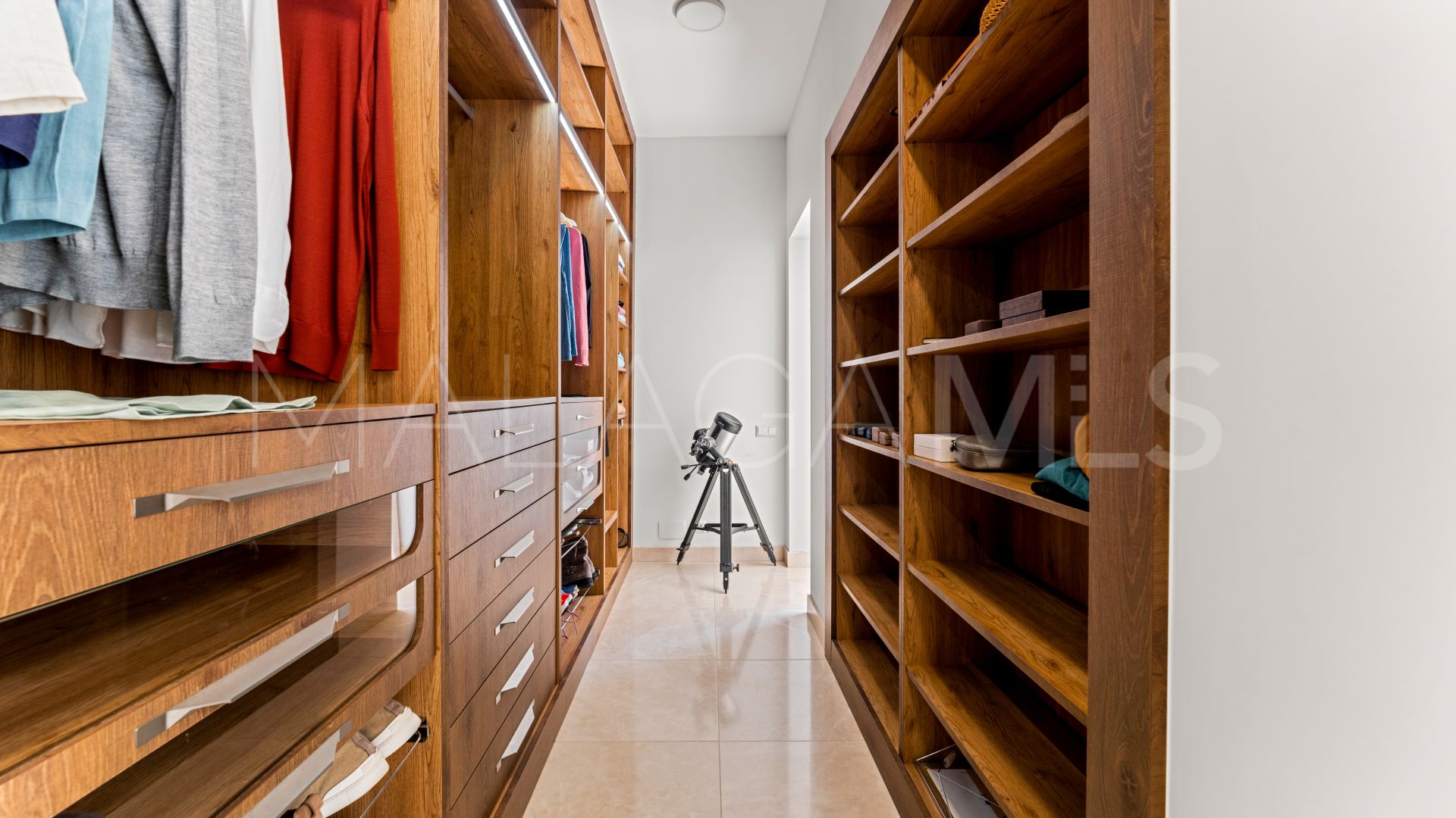 Villa for sale in Guadalmina Baja