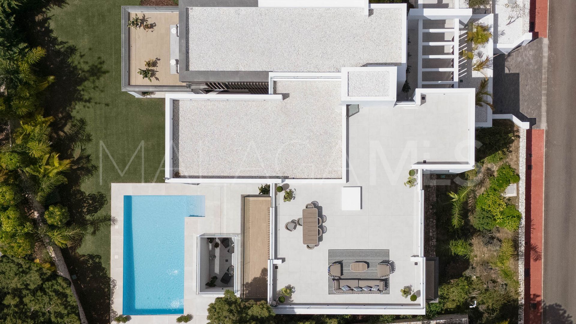 For sale Nueva Andalucia villa with 6 bedrooms