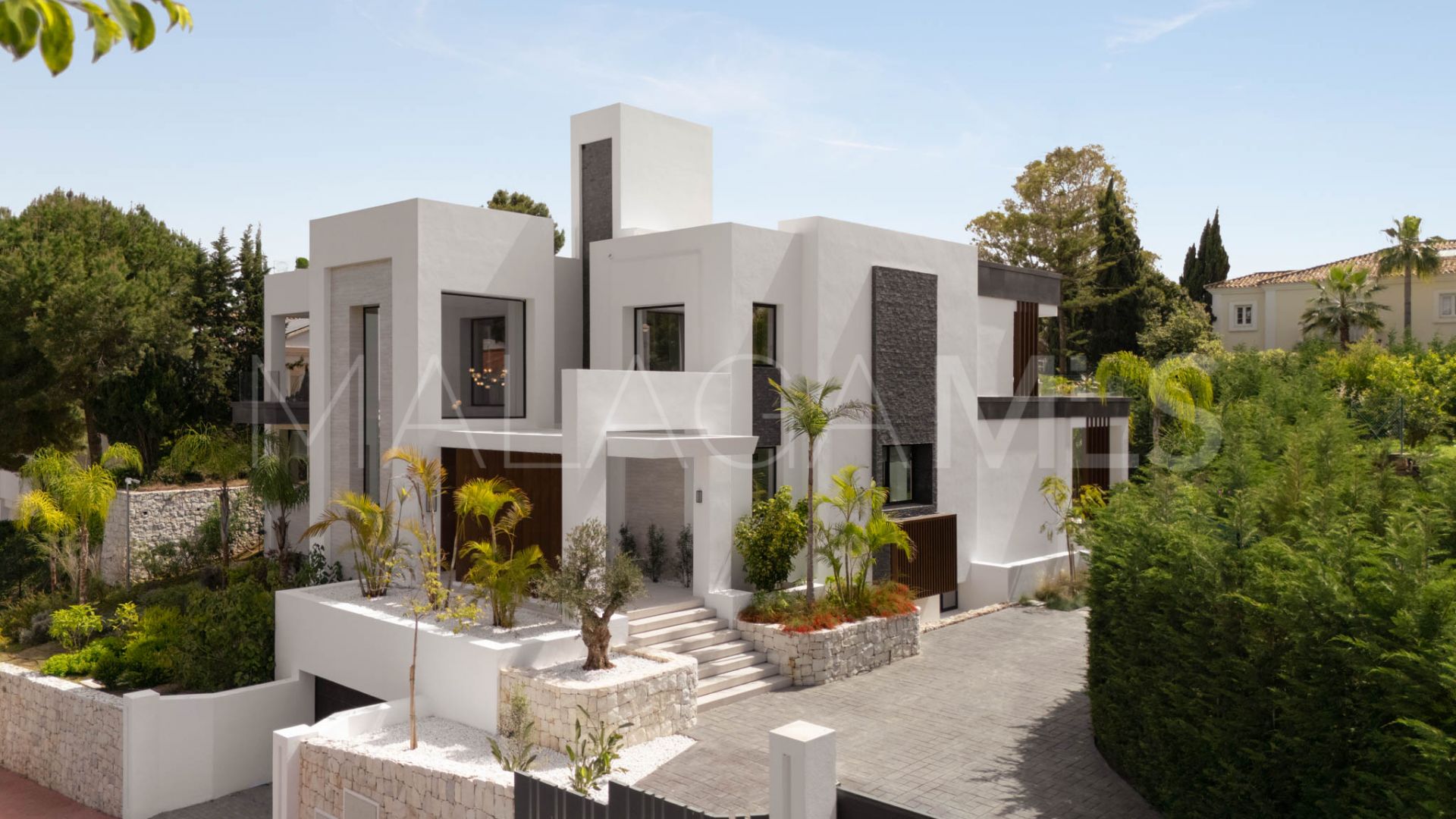 For sale Nueva Andalucia villa with 6 bedrooms