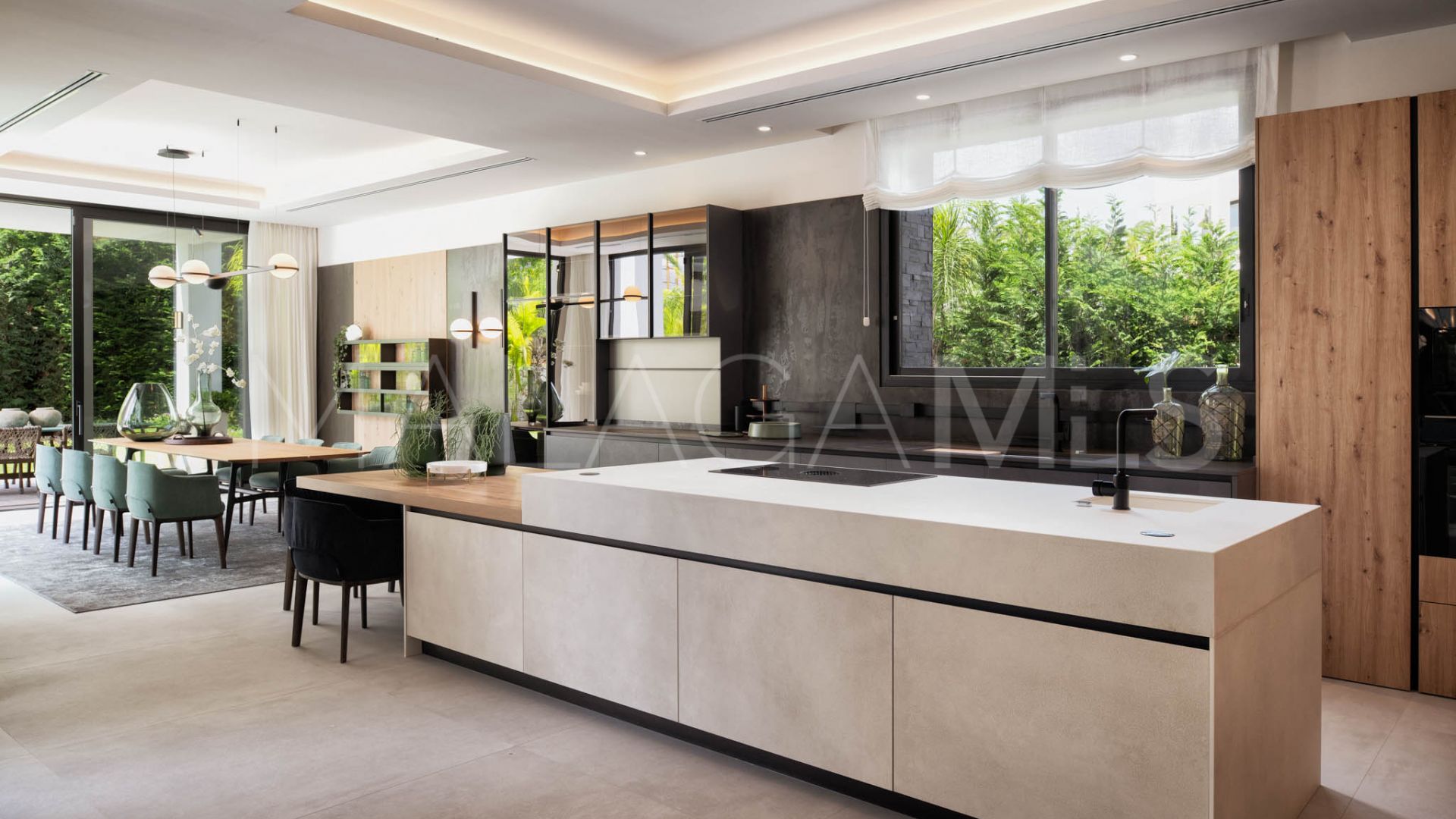 For sale Nueva Andalucia villa with 6 bedrooms