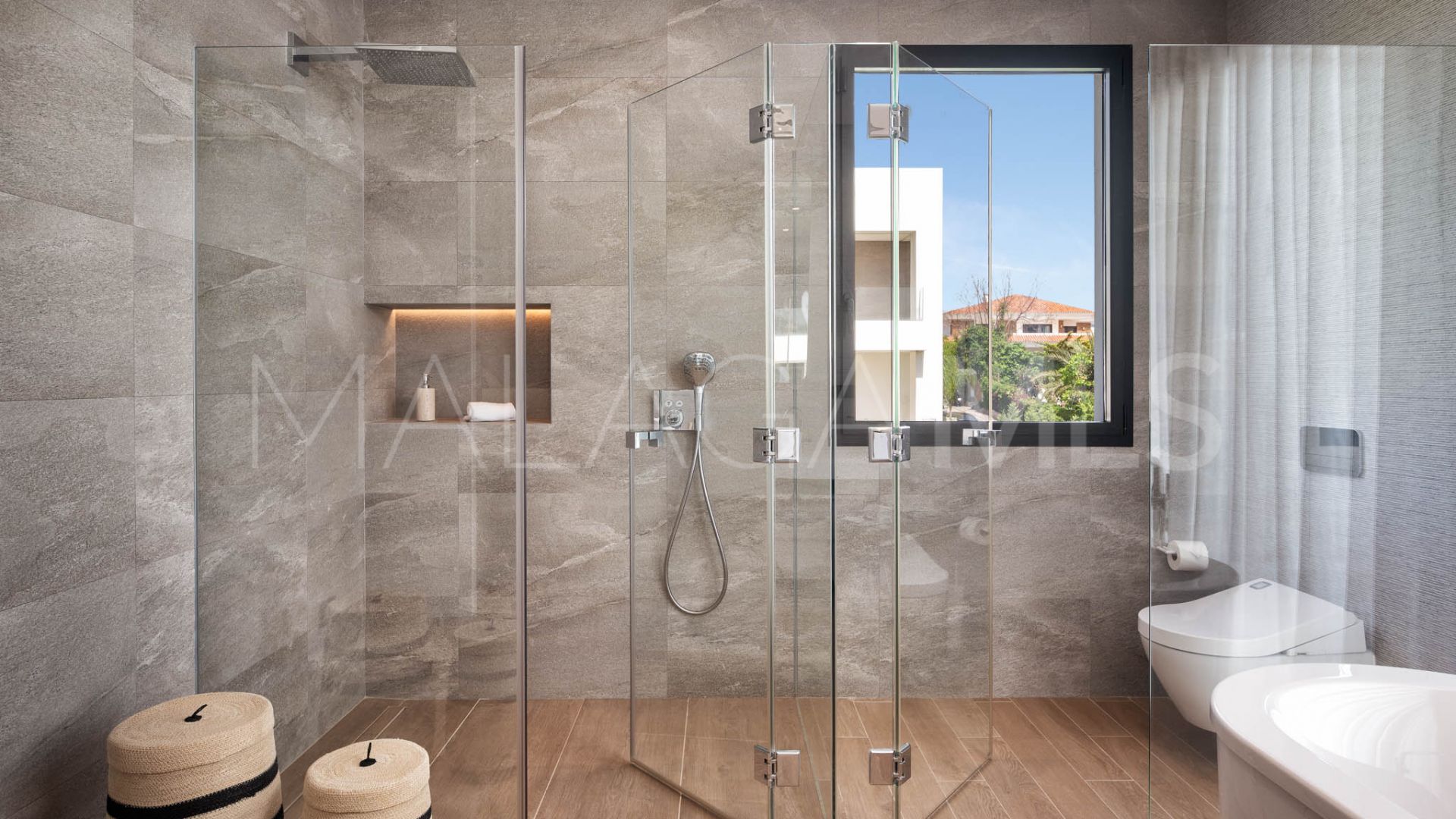 For sale Nueva Andalucia villa with 6 bedrooms