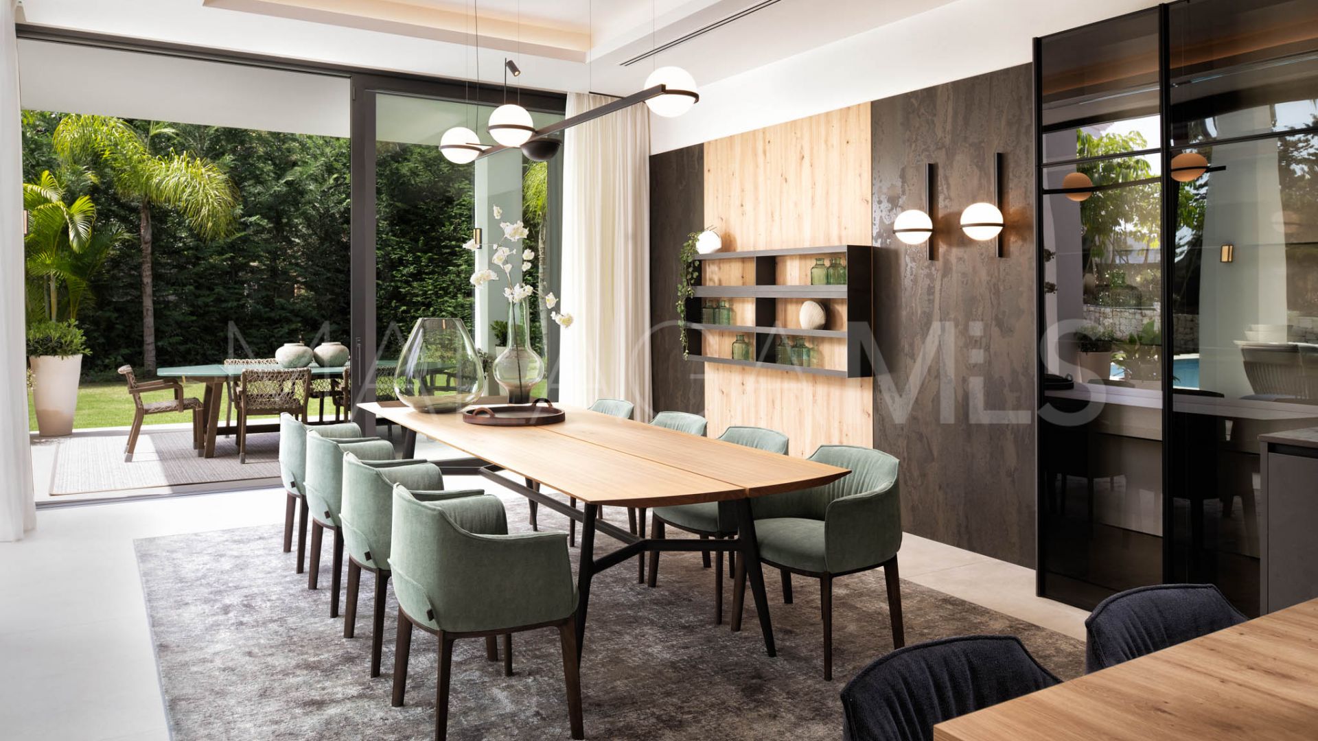 For sale Nueva Andalucia villa with 6 bedrooms