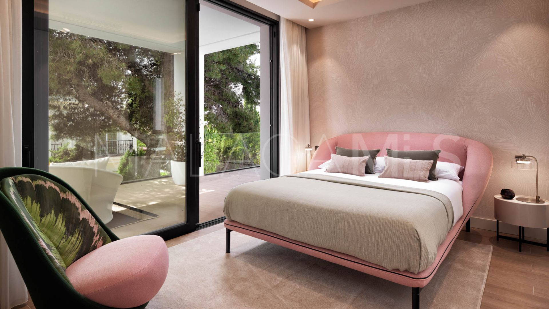 For sale Nueva Andalucia villa with 6 bedrooms