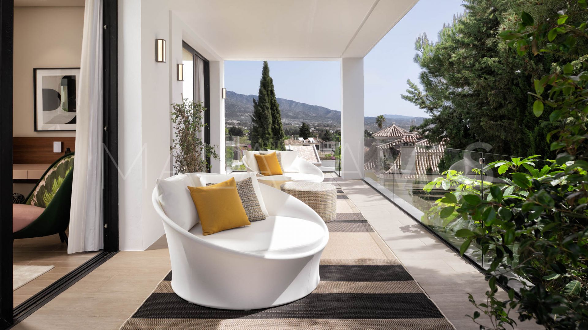 For sale Nueva Andalucia villa with 6 bedrooms