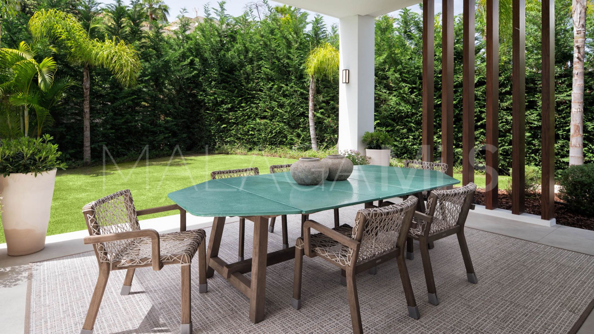 For sale Nueva Andalucia villa with 6 bedrooms