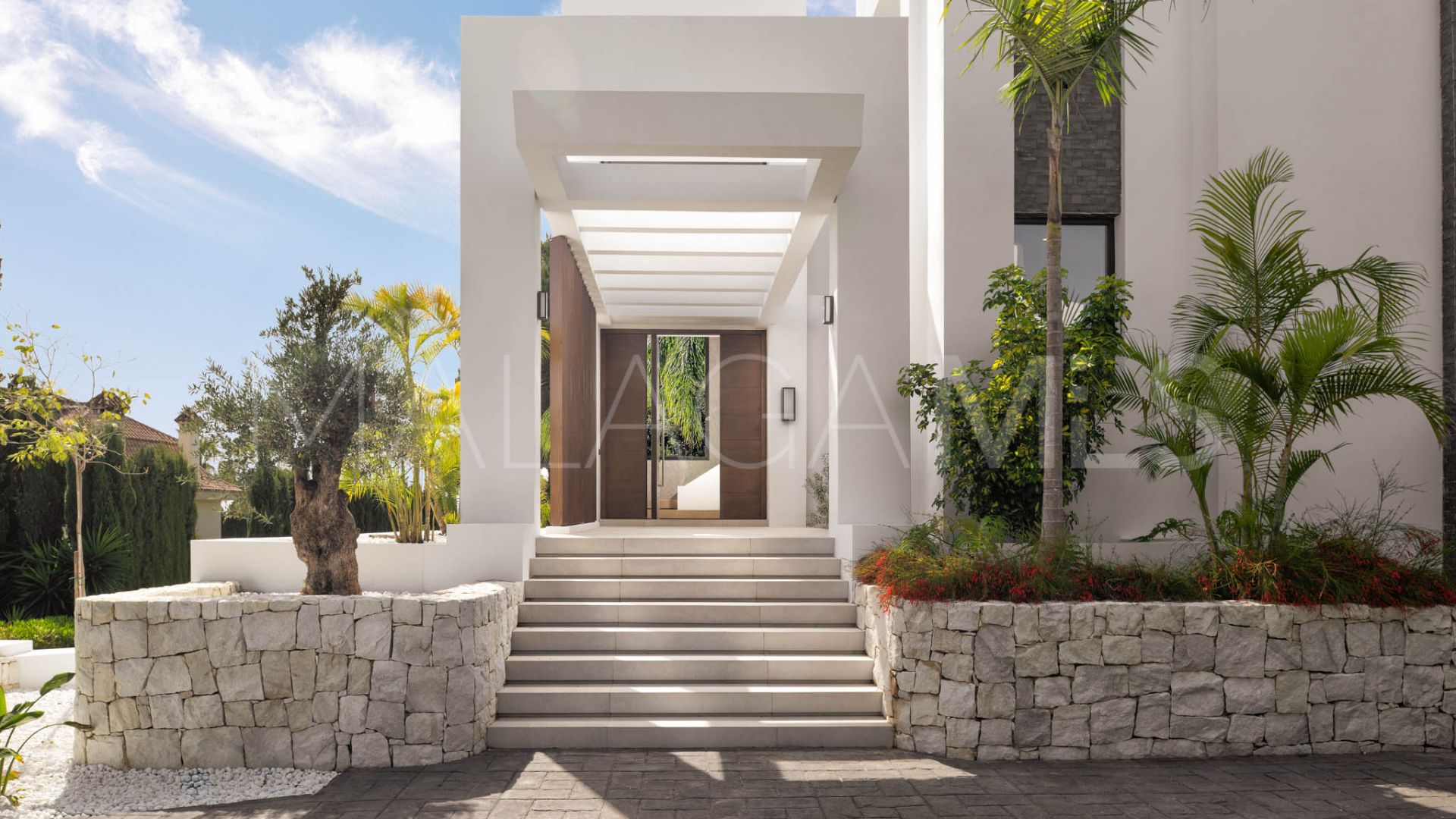 Villa for sale in Nueva Andalucia