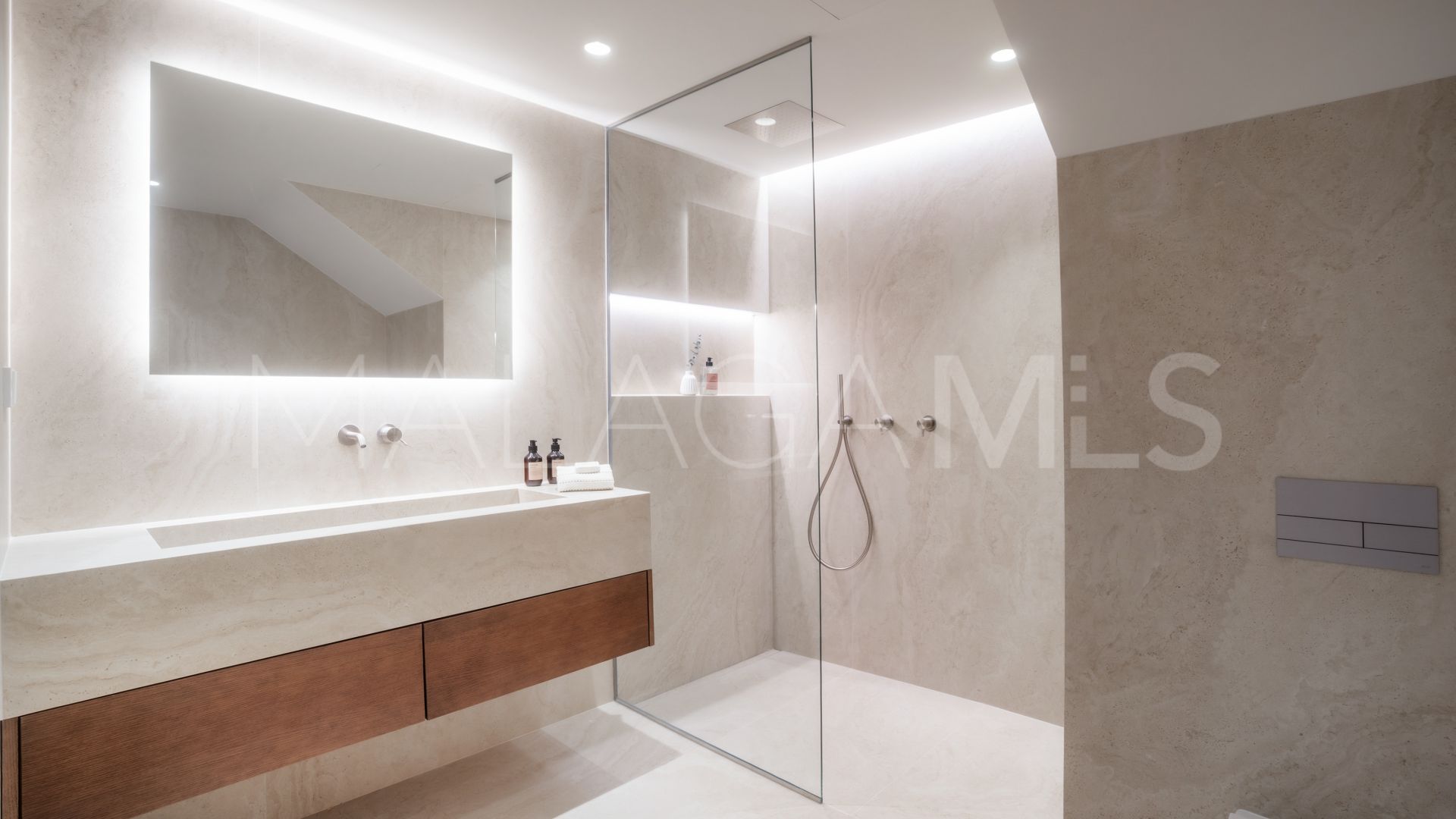 Atico duplex for sale in Nueva Andalucia with 4 bedrooms