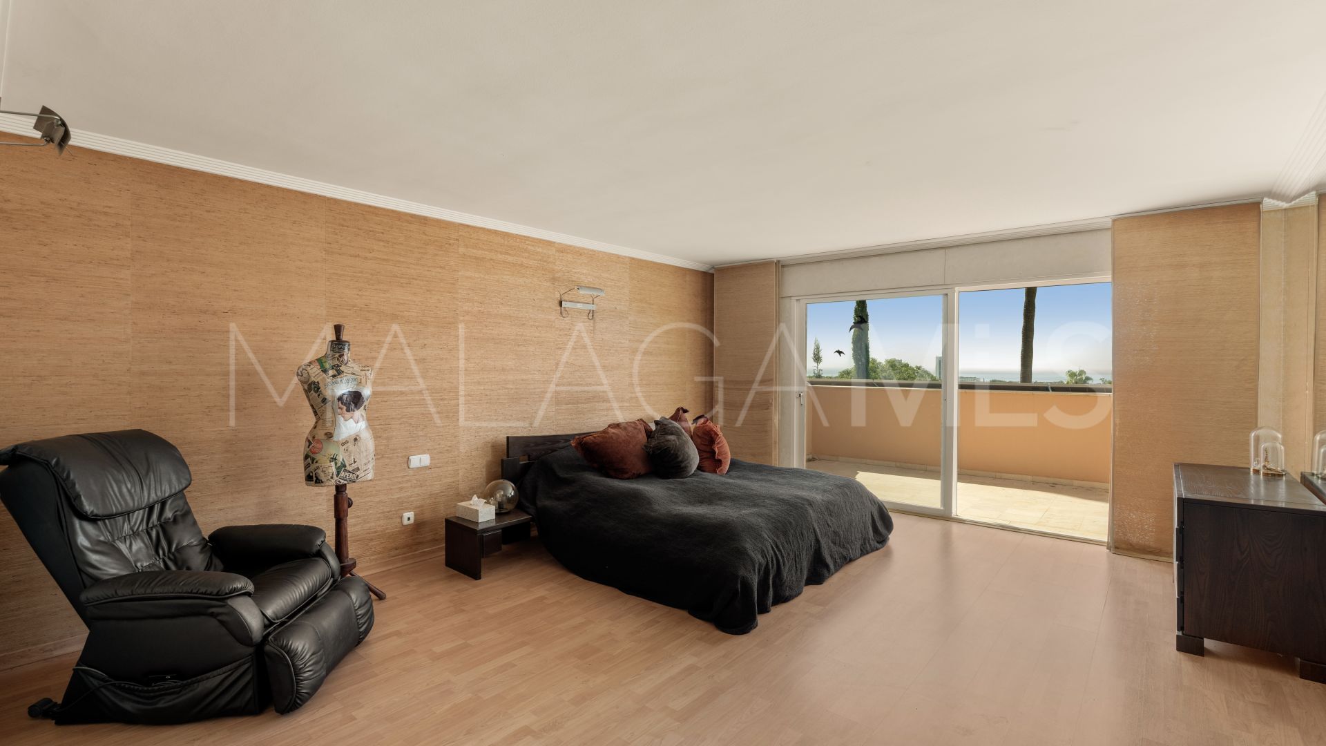 Villa for sale in Cumbres de Elviria