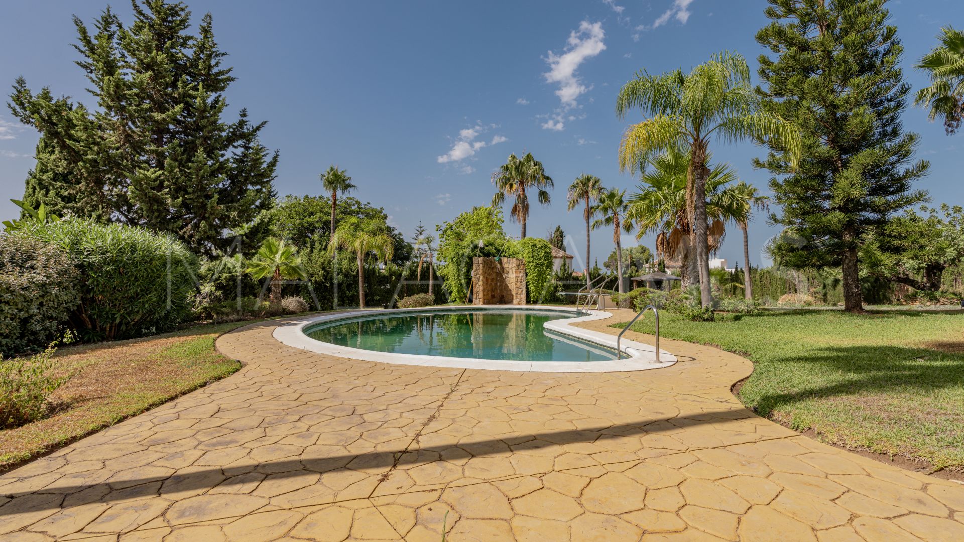 Villa for sale in Cumbres de Elviria