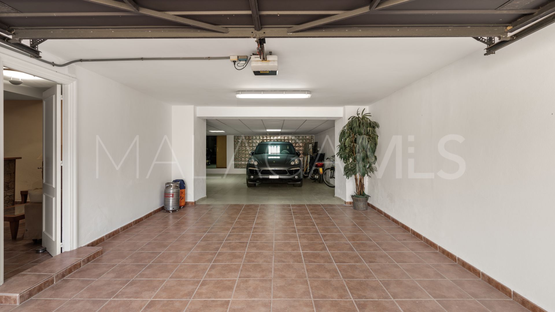 Villa for sale in Cumbres de Elviria
