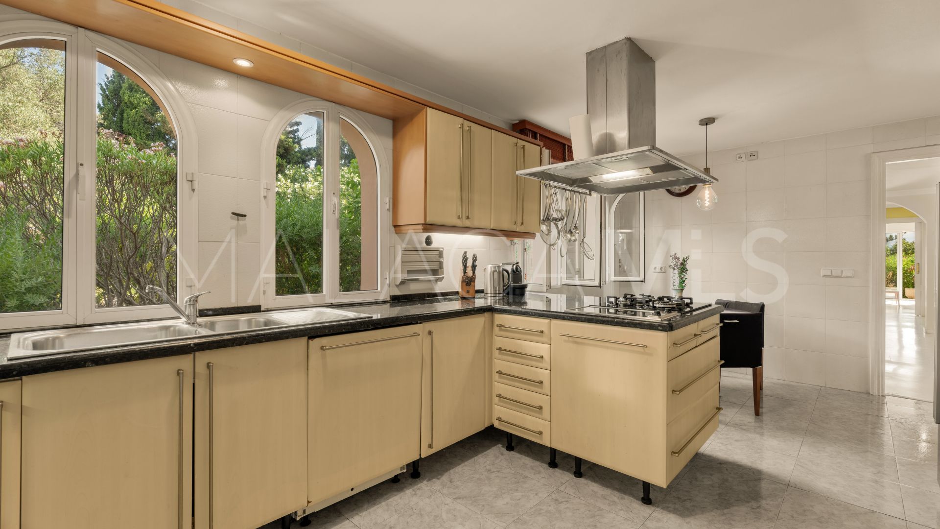Villa for sale in Cumbres de Elviria