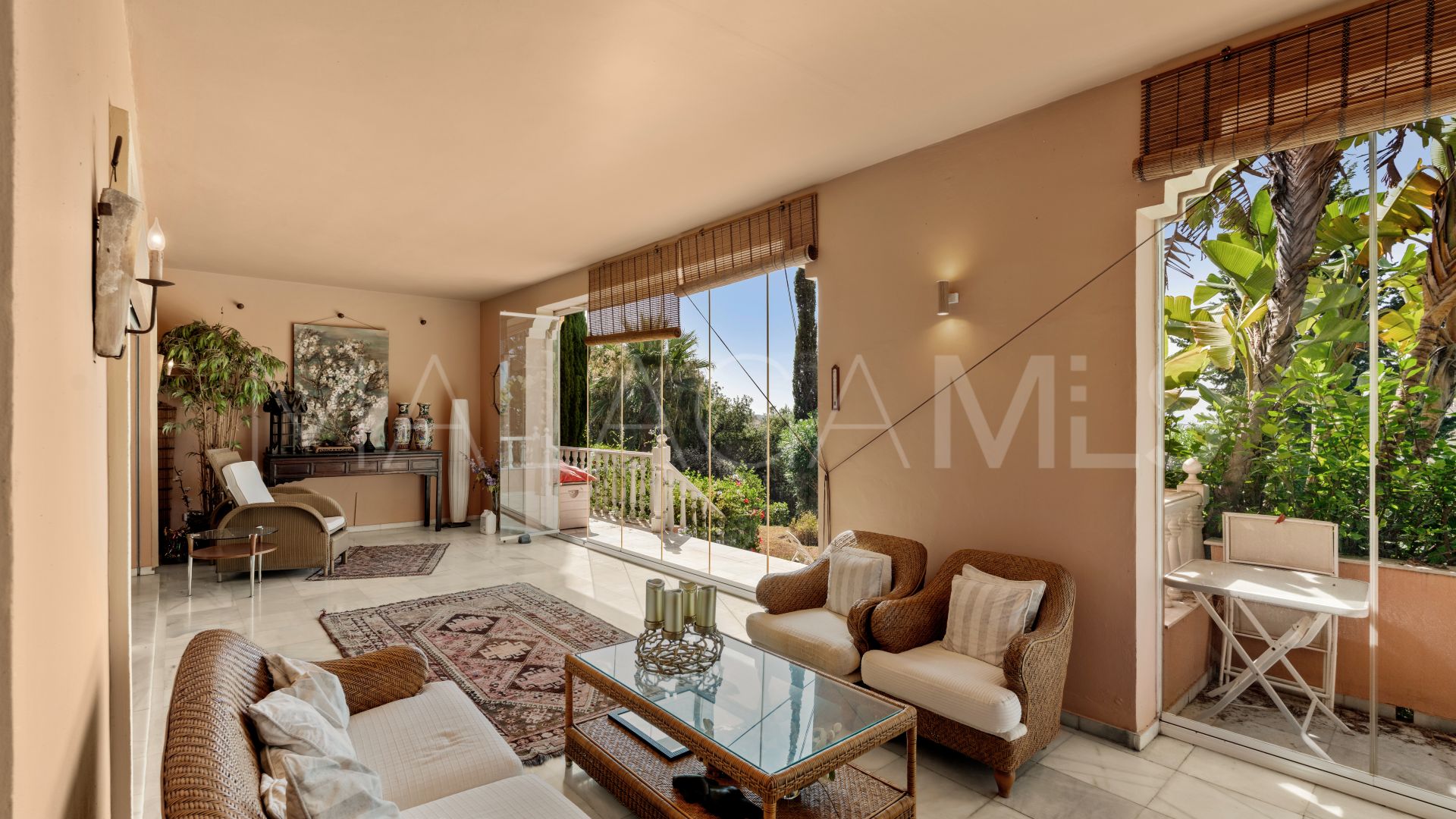 Villa for sale in Cumbres de Elviria