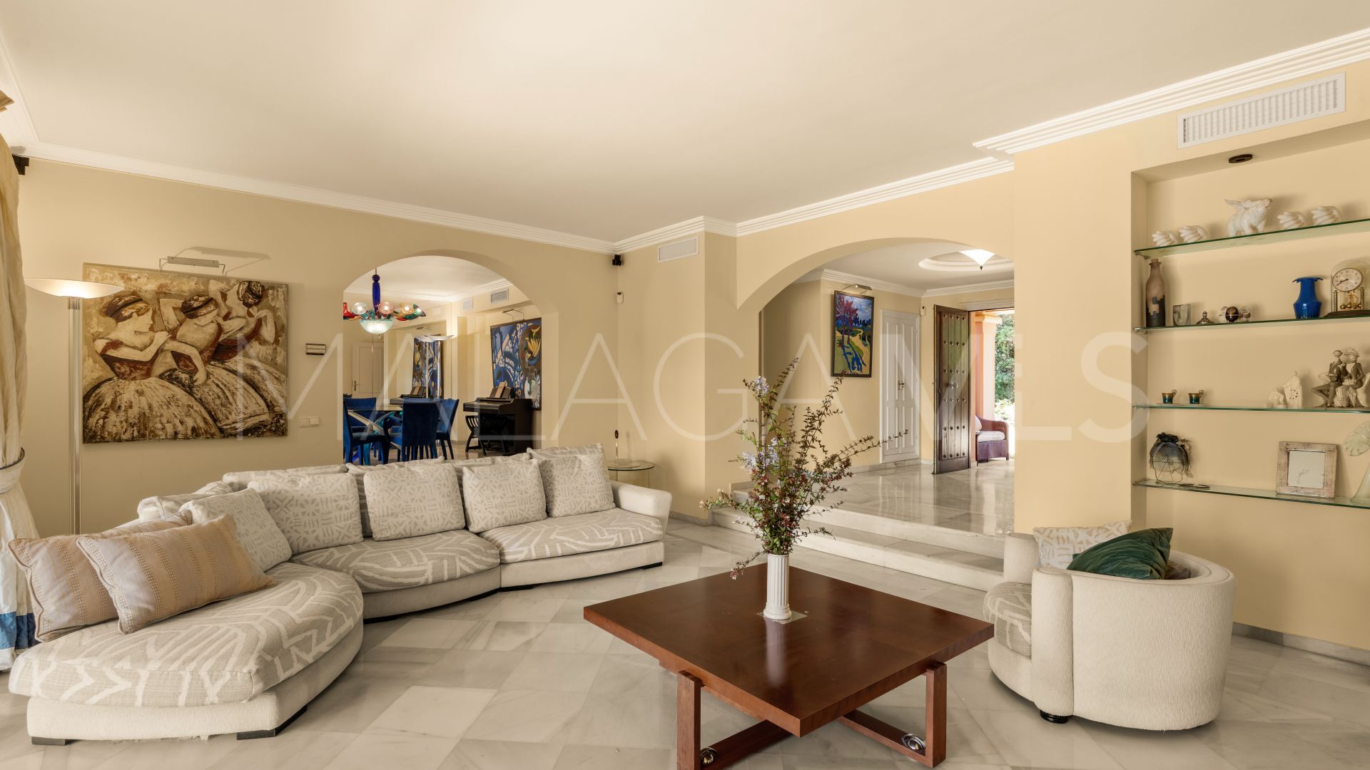 Villa for sale in Cumbres de Elviria