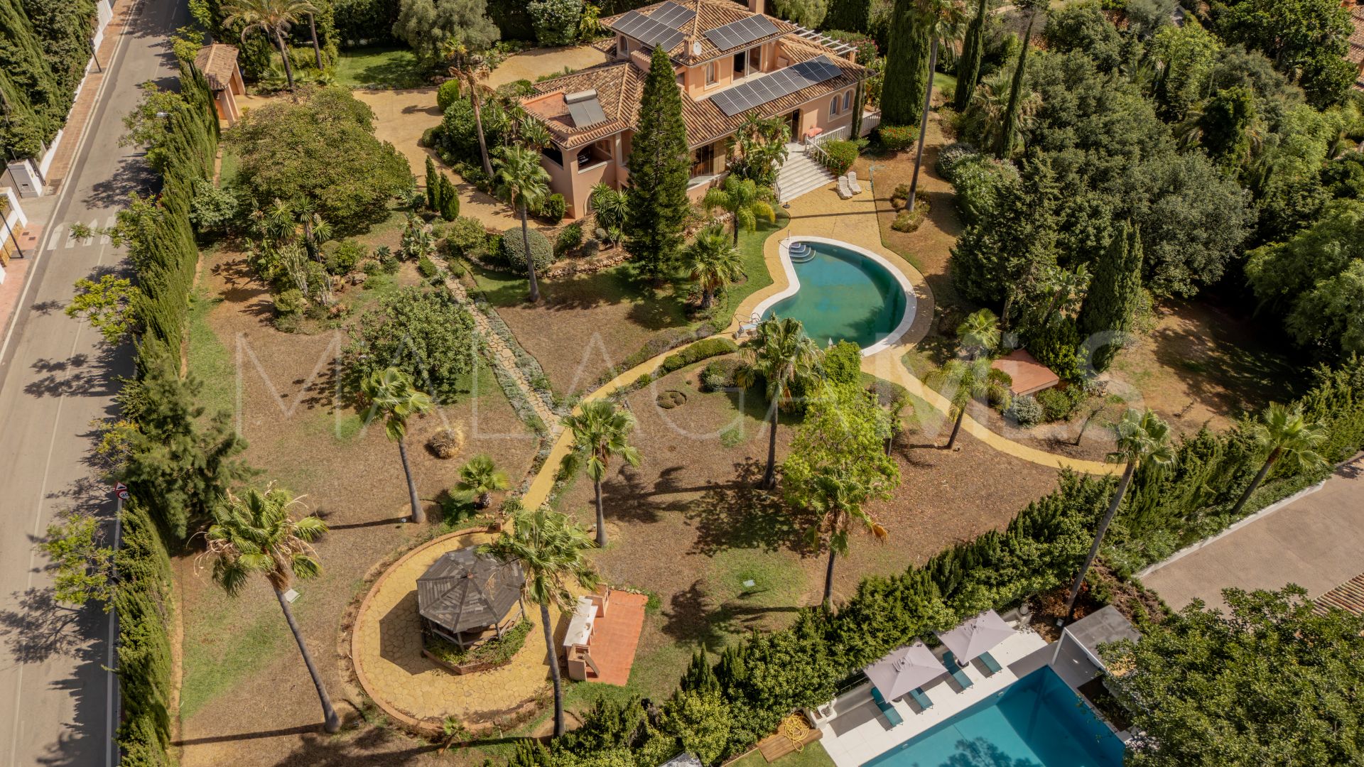 Villa for sale in Cumbres de Elviria