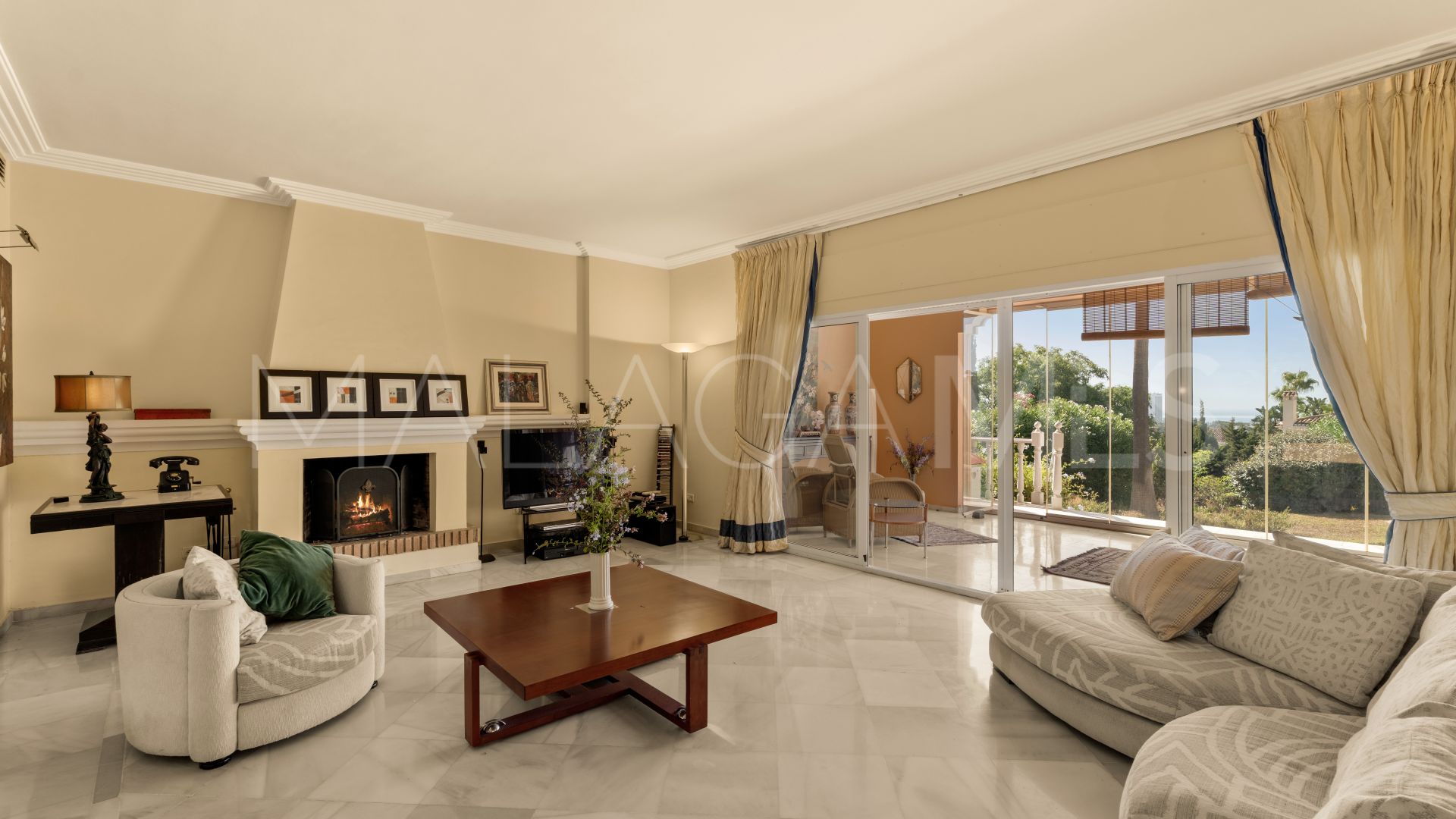 Villa for sale in Cumbres de Elviria