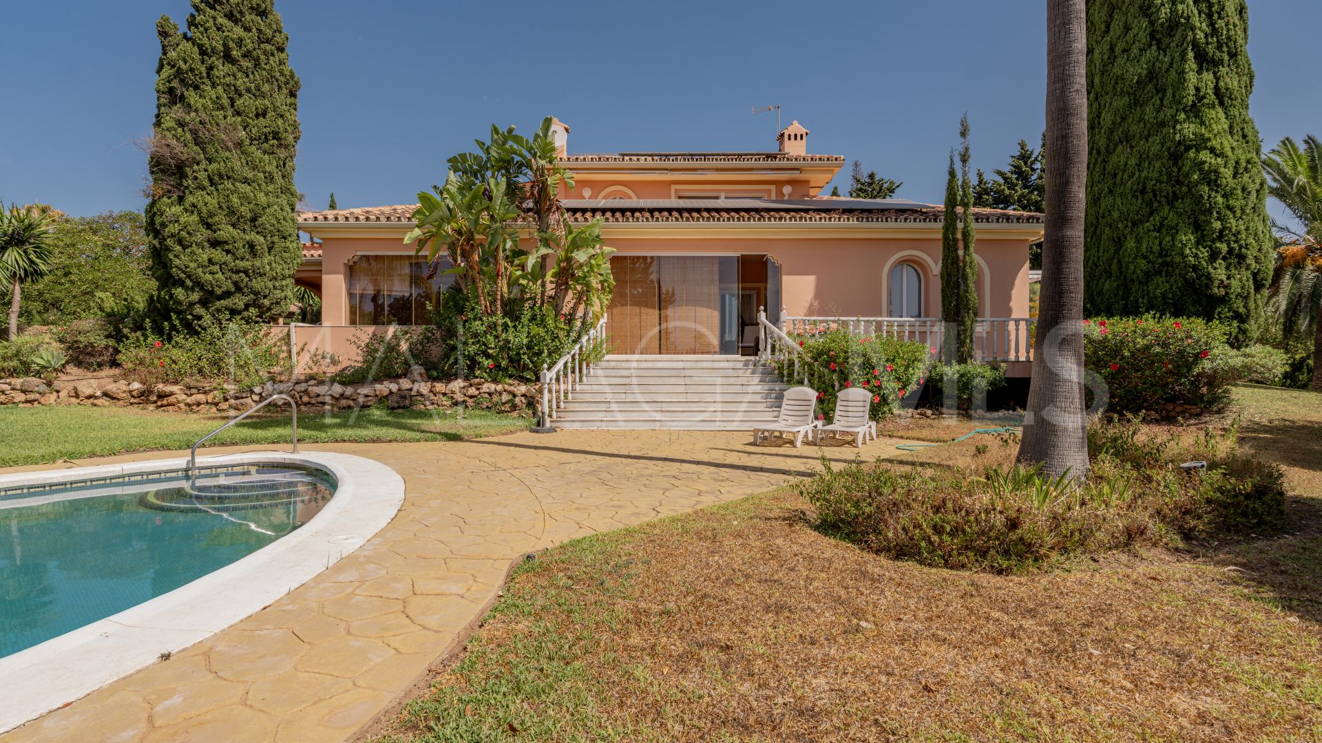 Villa for sale in Cumbres de Elviria