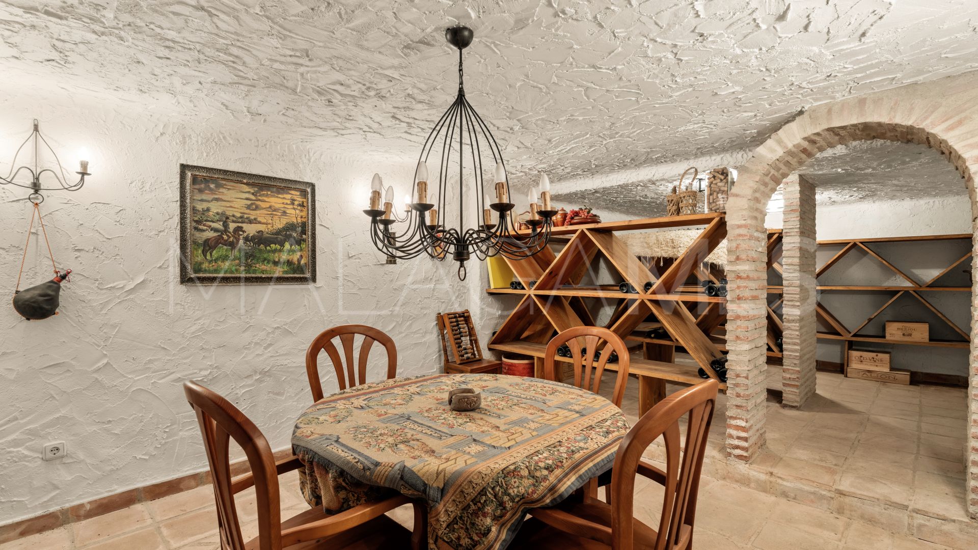 Villa for sale in Cumbres de Elviria