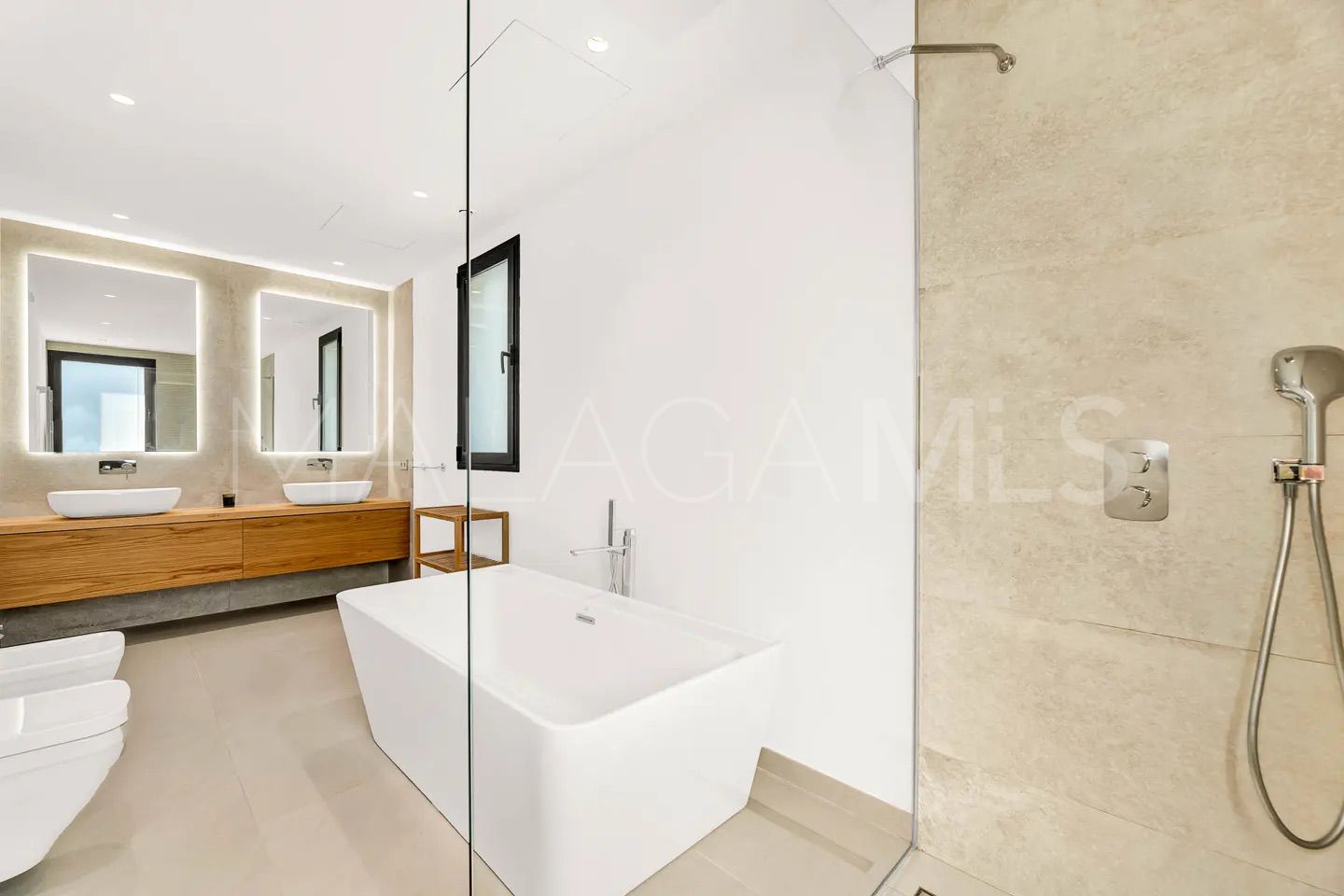 For sale 5 bedrooms villa in Cascada de Camojan