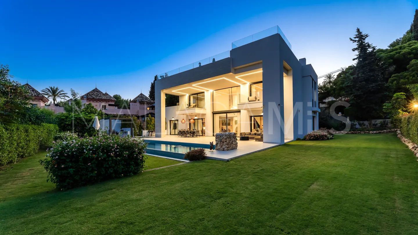 For sale 5 bedrooms villa in Cascada de Camojan