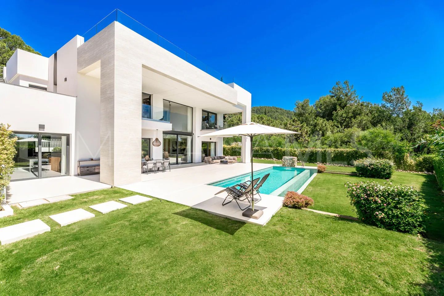 For sale 5 bedrooms villa in Cascada de Camojan