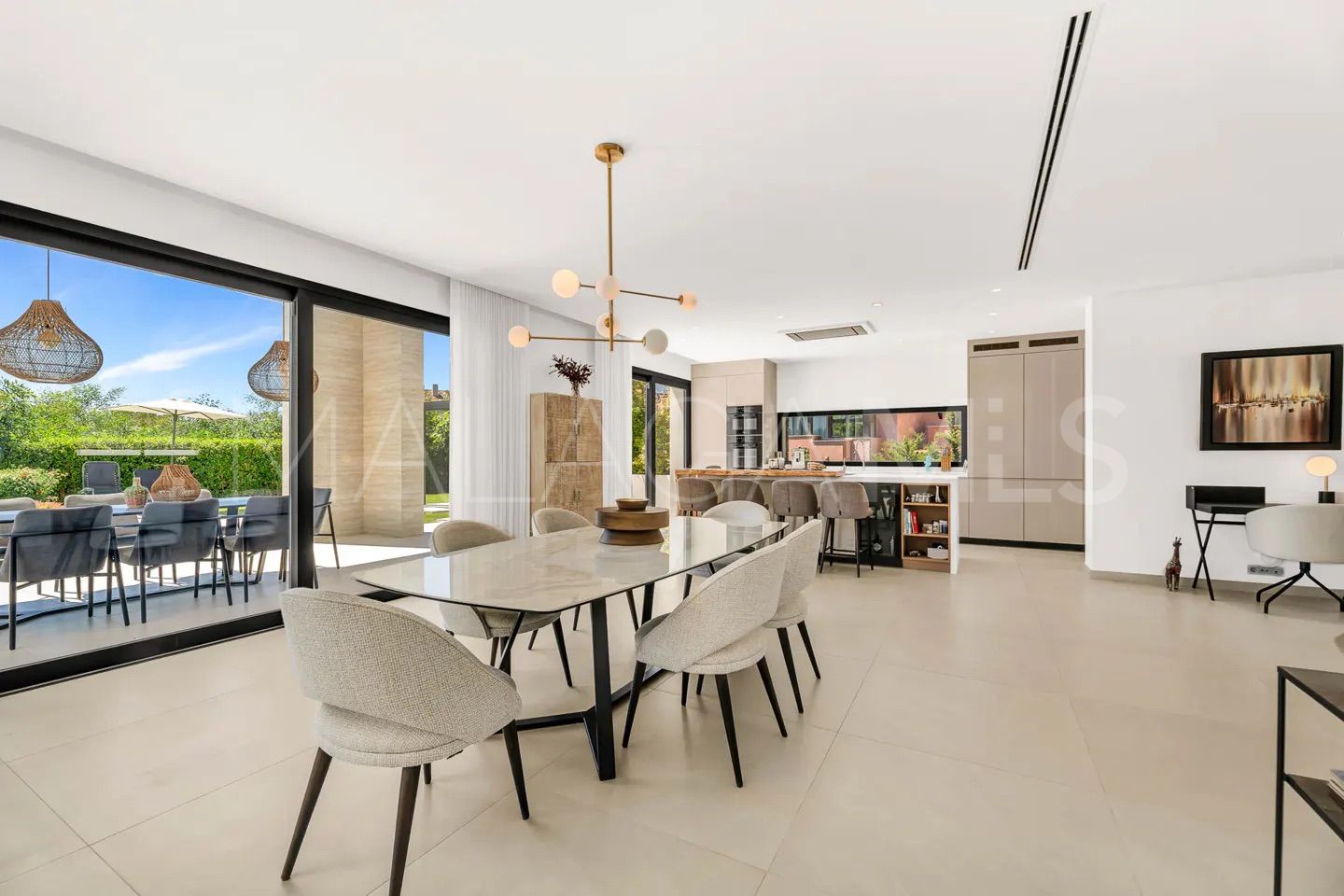 For sale 5 bedrooms villa in Cascada de Camojan