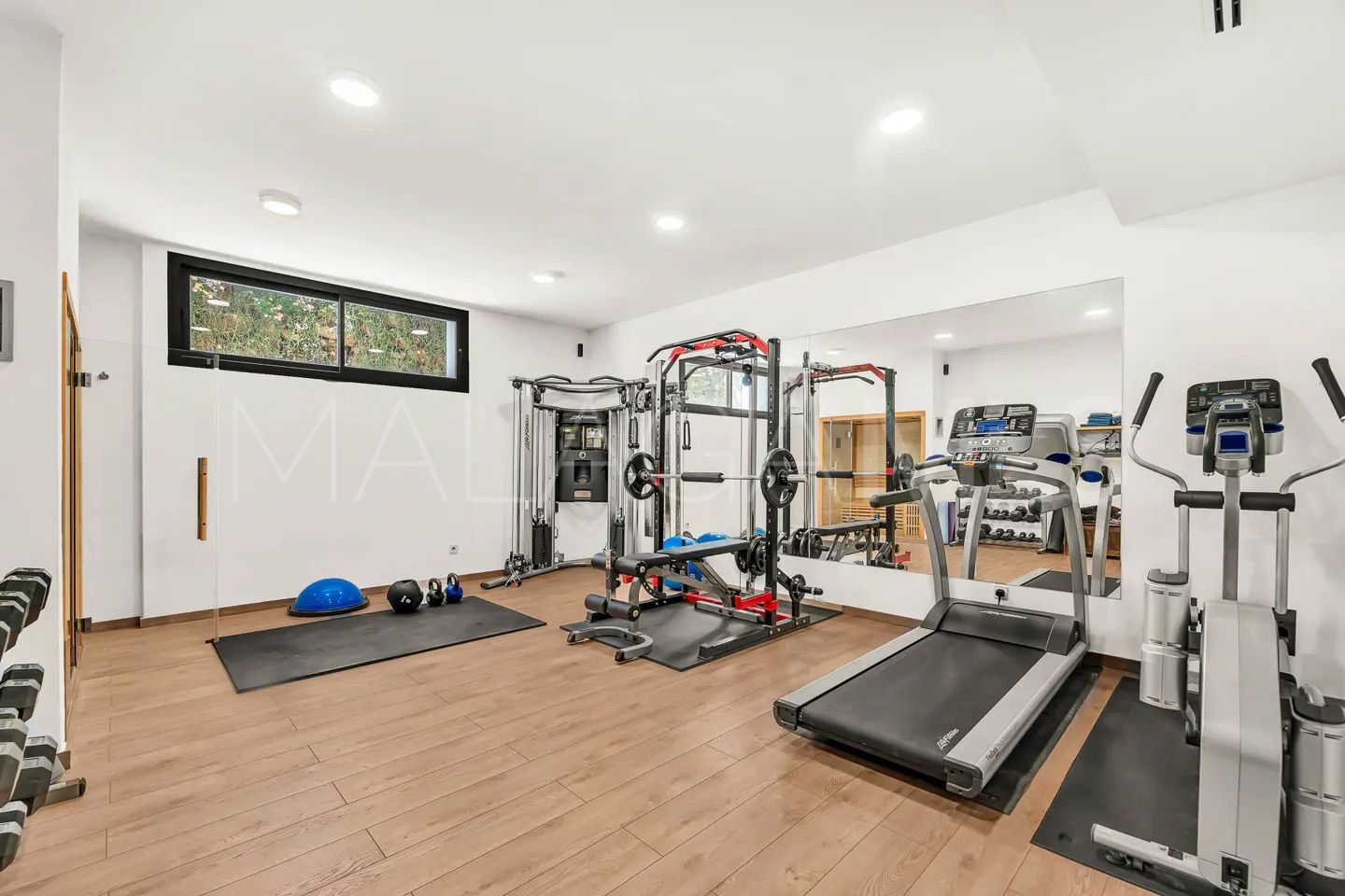 For sale 5 bedrooms villa in Cascada de Camojan