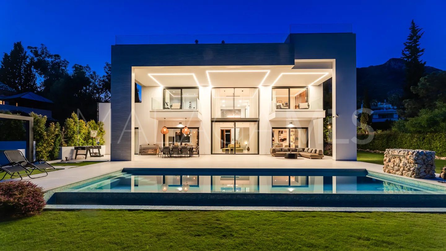 For sale 5 bedrooms villa in Cascada de Camojan