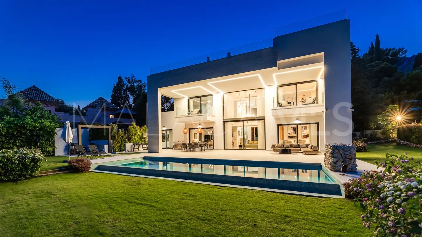 For sale 5 bedrooms villa in Cascada de Camojan