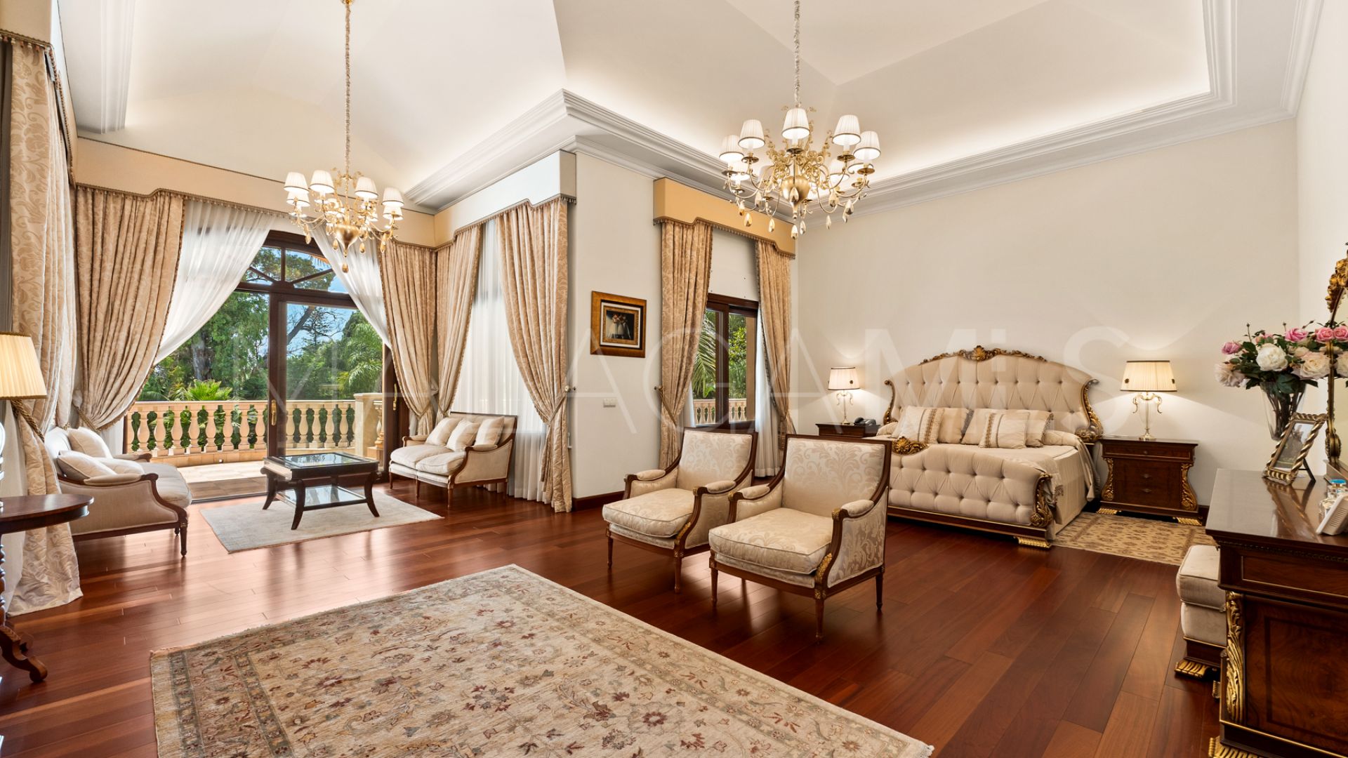 Villa for sale in Guadalmina Baja