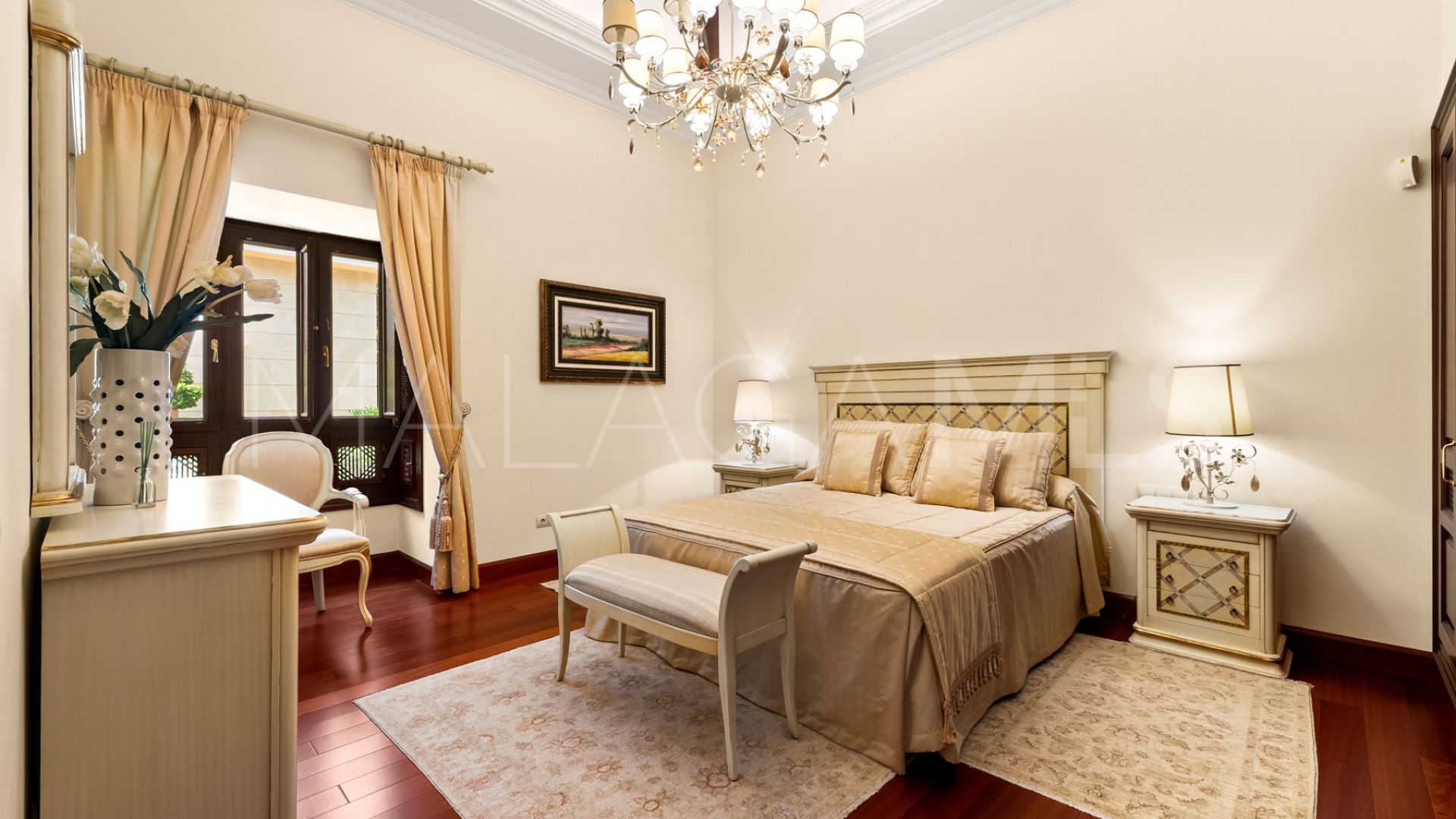 Villa for sale in Guadalmina Baja