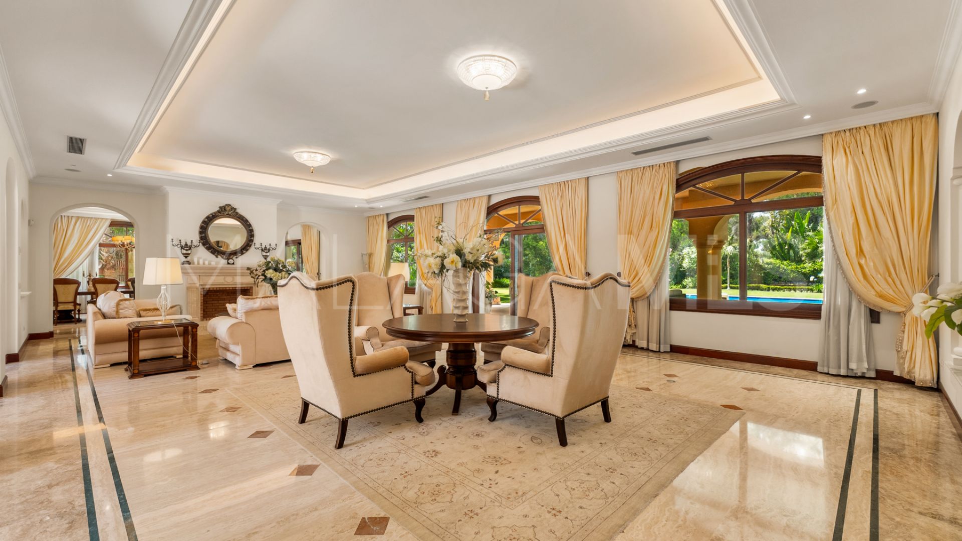 Villa for sale in Guadalmina Baja