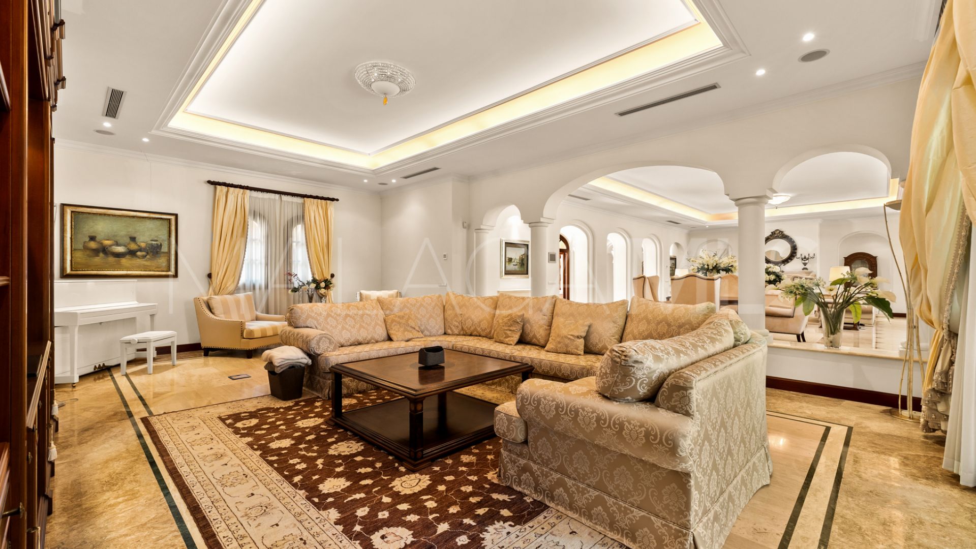 Villa for sale in Guadalmina Baja