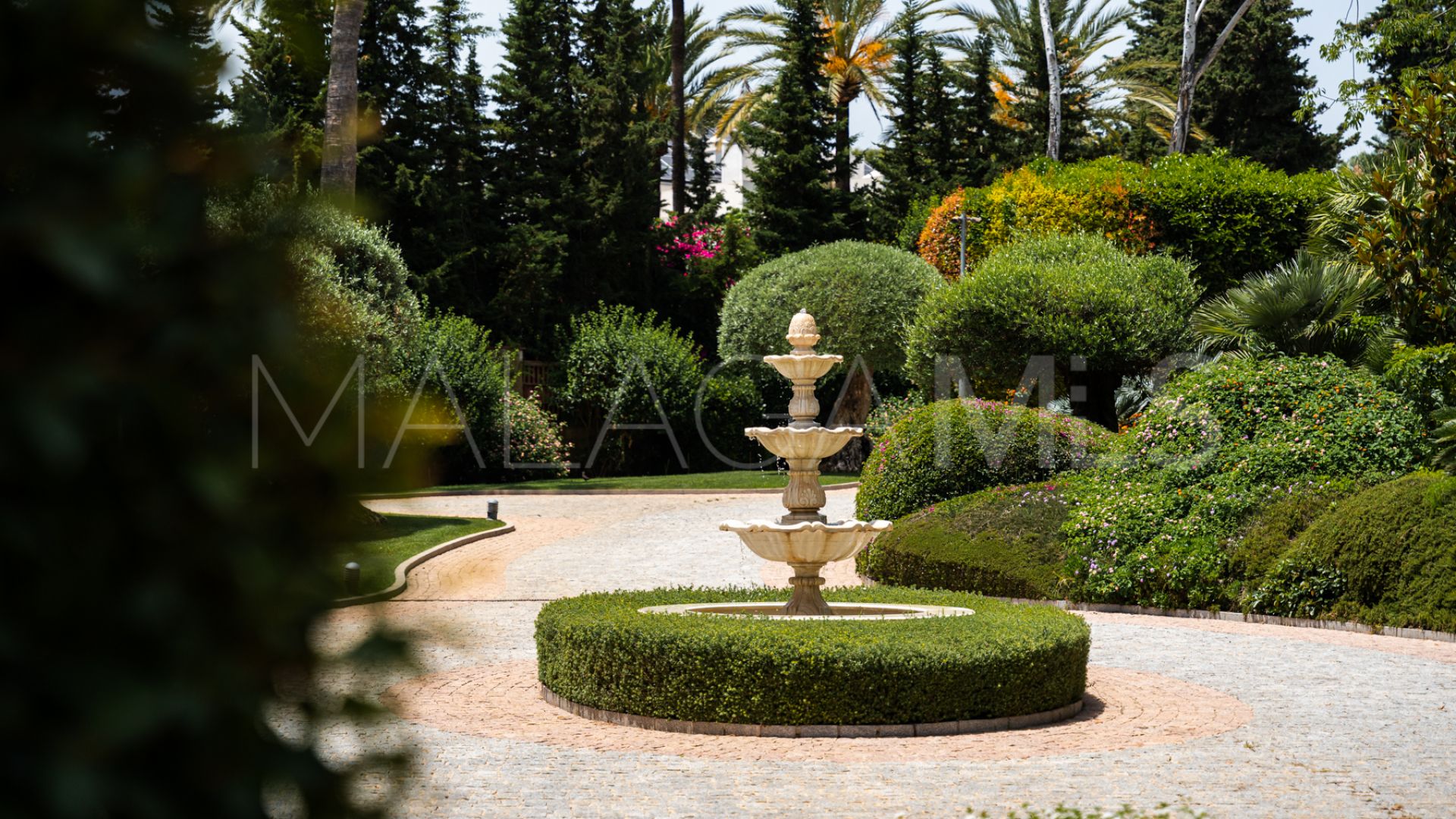 Villa for sale in Guadalmina Baja
