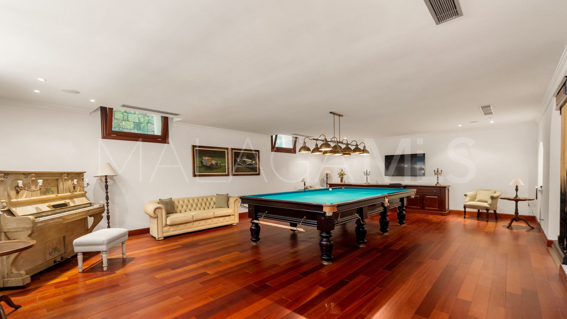 Villa for sale in Guadalmina Baja