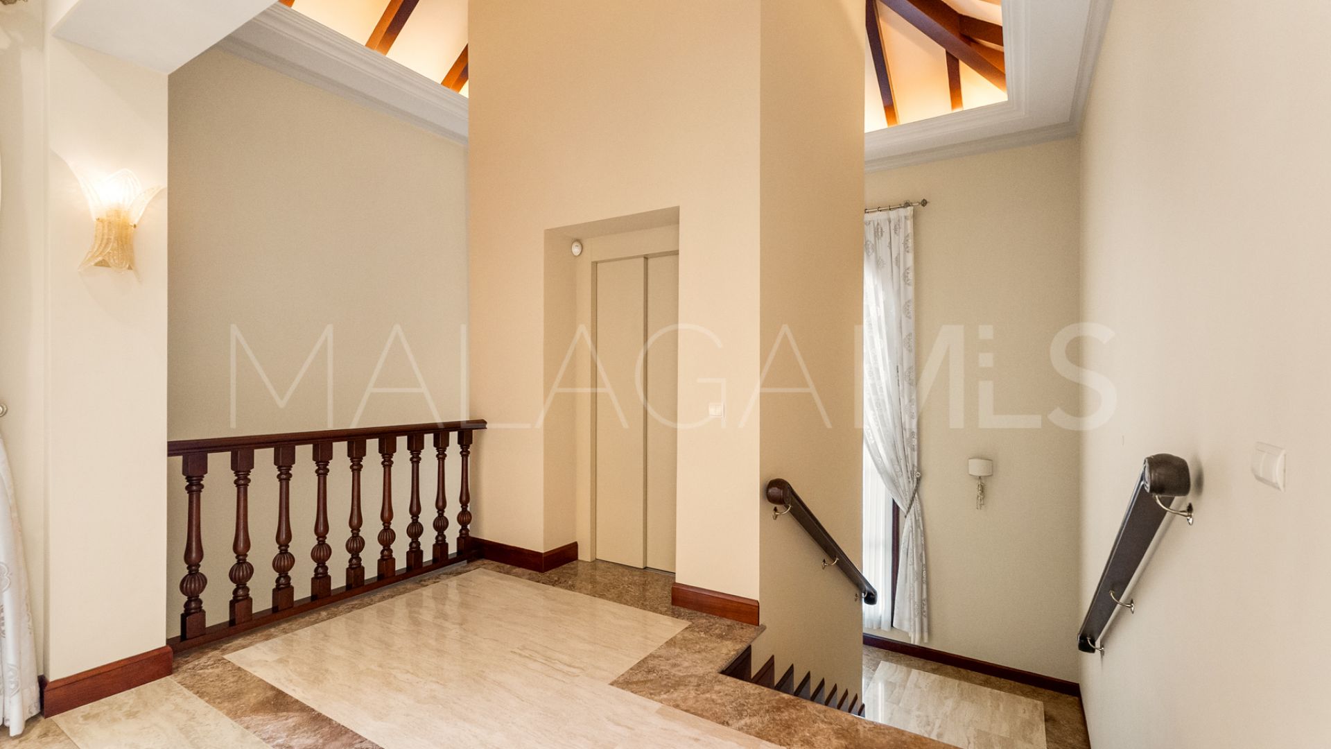Villa for sale in Guadalmina Baja