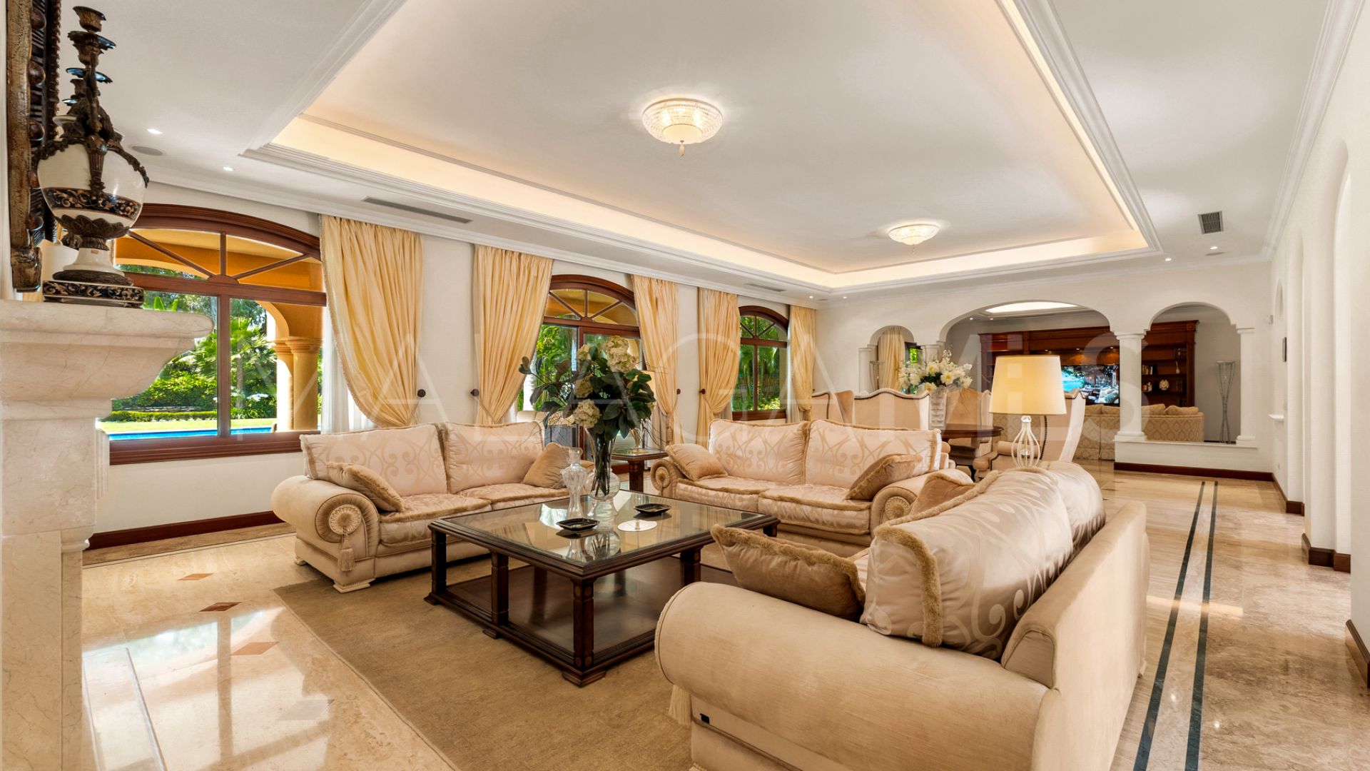 Villa for sale in Guadalmina Baja