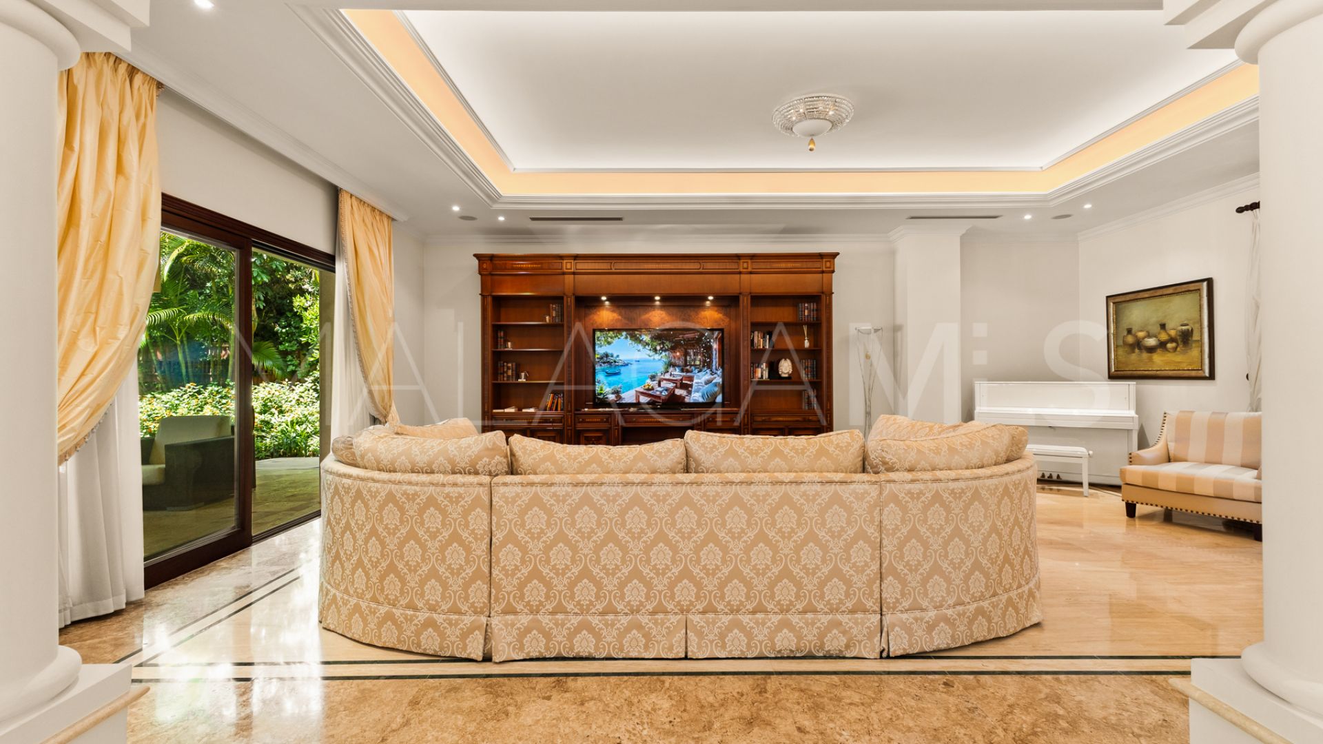 Villa for sale in Guadalmina Baja