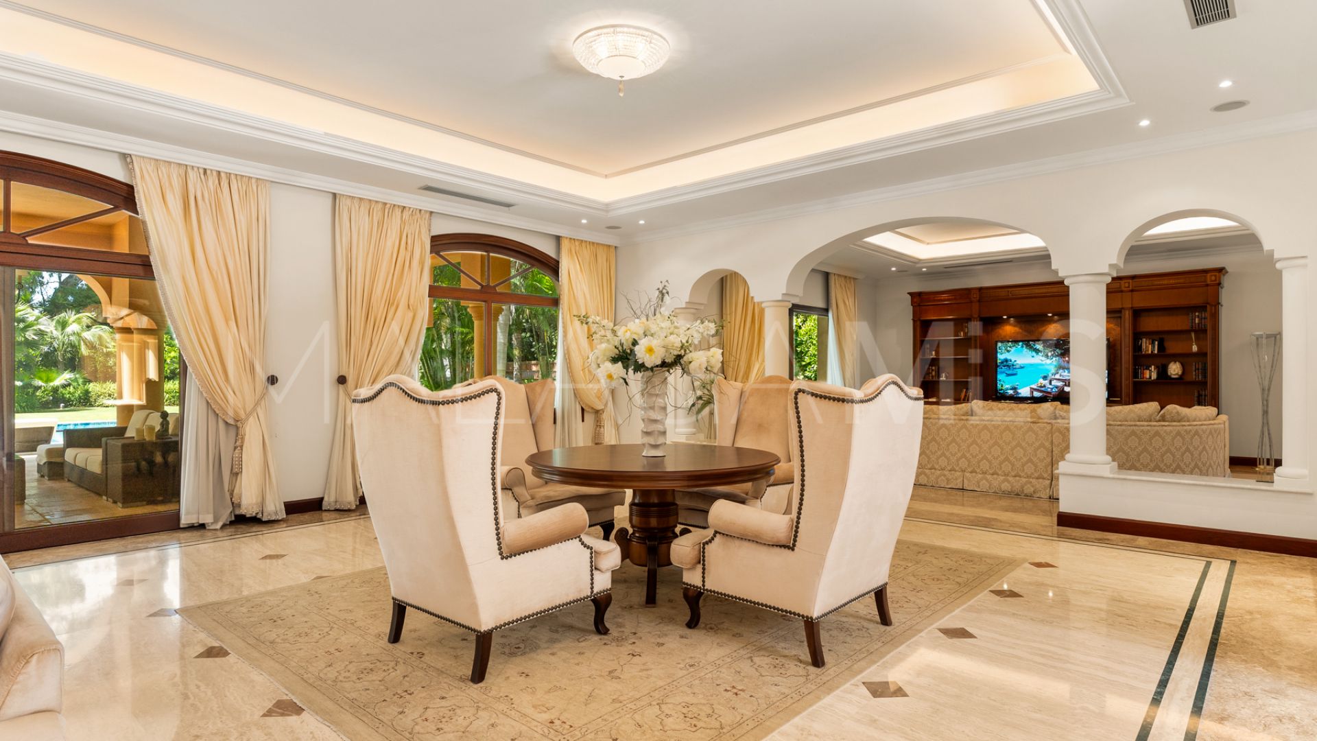 Villa for sale in Guadalmina Baja