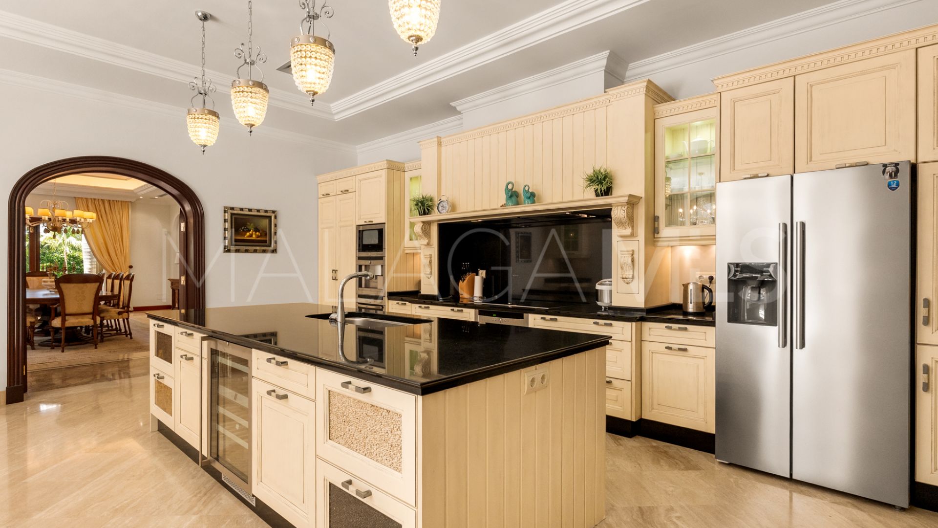 Villa for sale in Guadalmina Baja