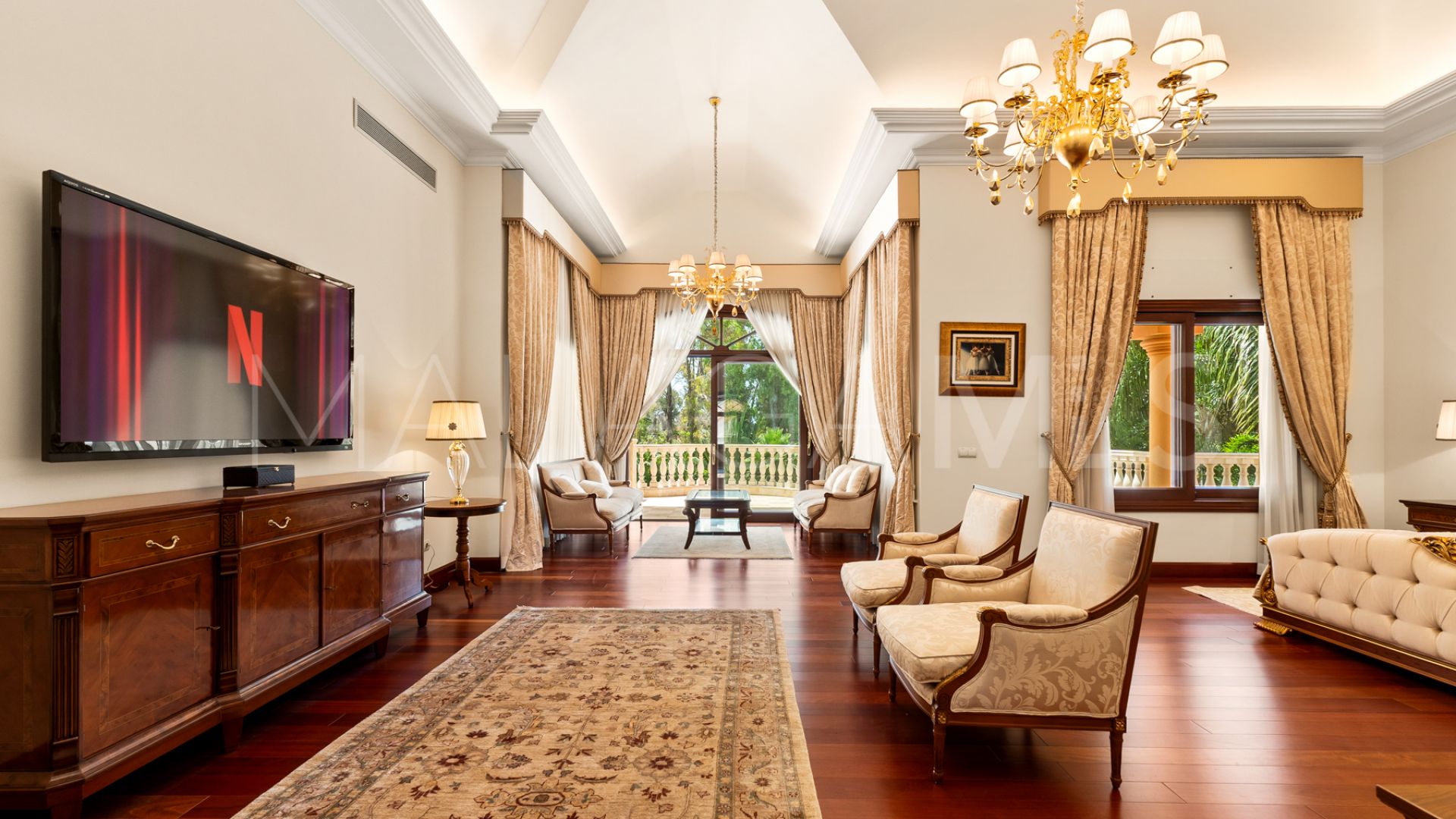 Villa for sale in Guadalmina Baja