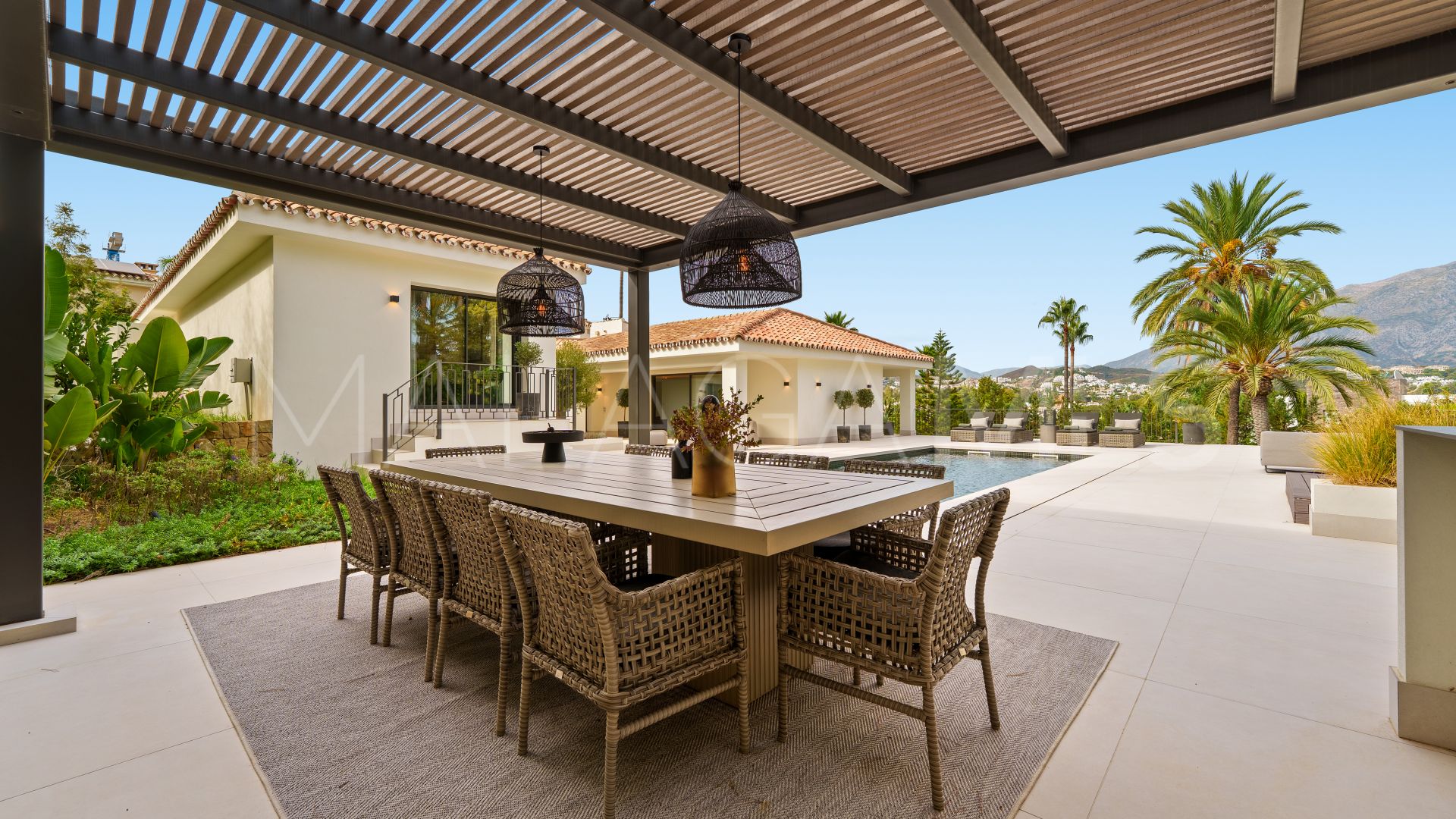 Villa for sale in Nueva Andalucia