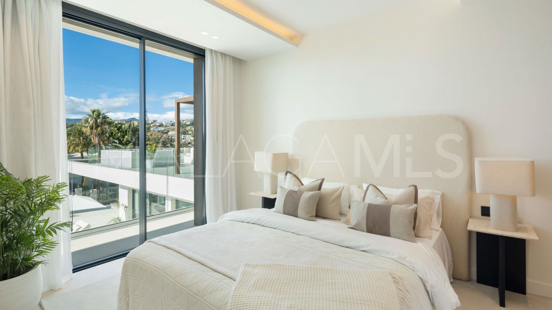 Villa for sale in El Paraiso