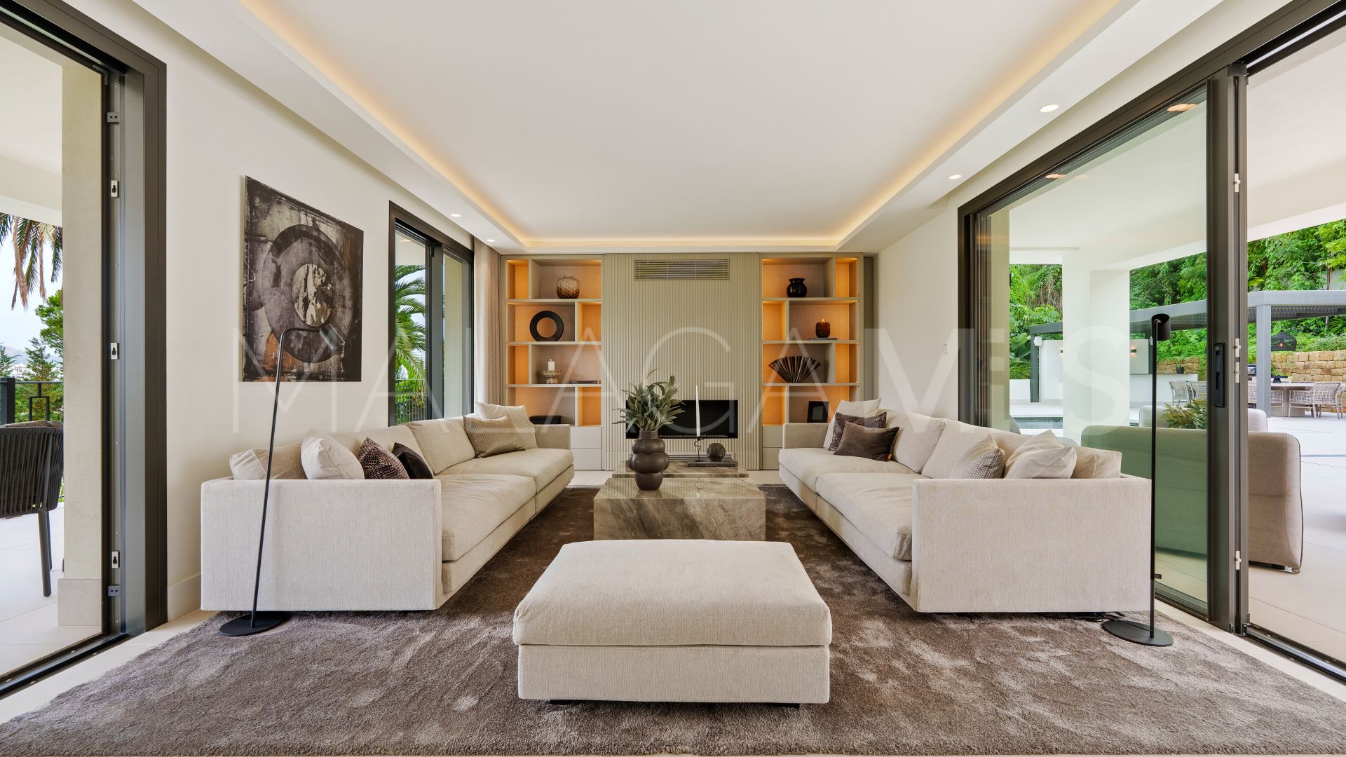 Villa for sale in Nueva Andalucia